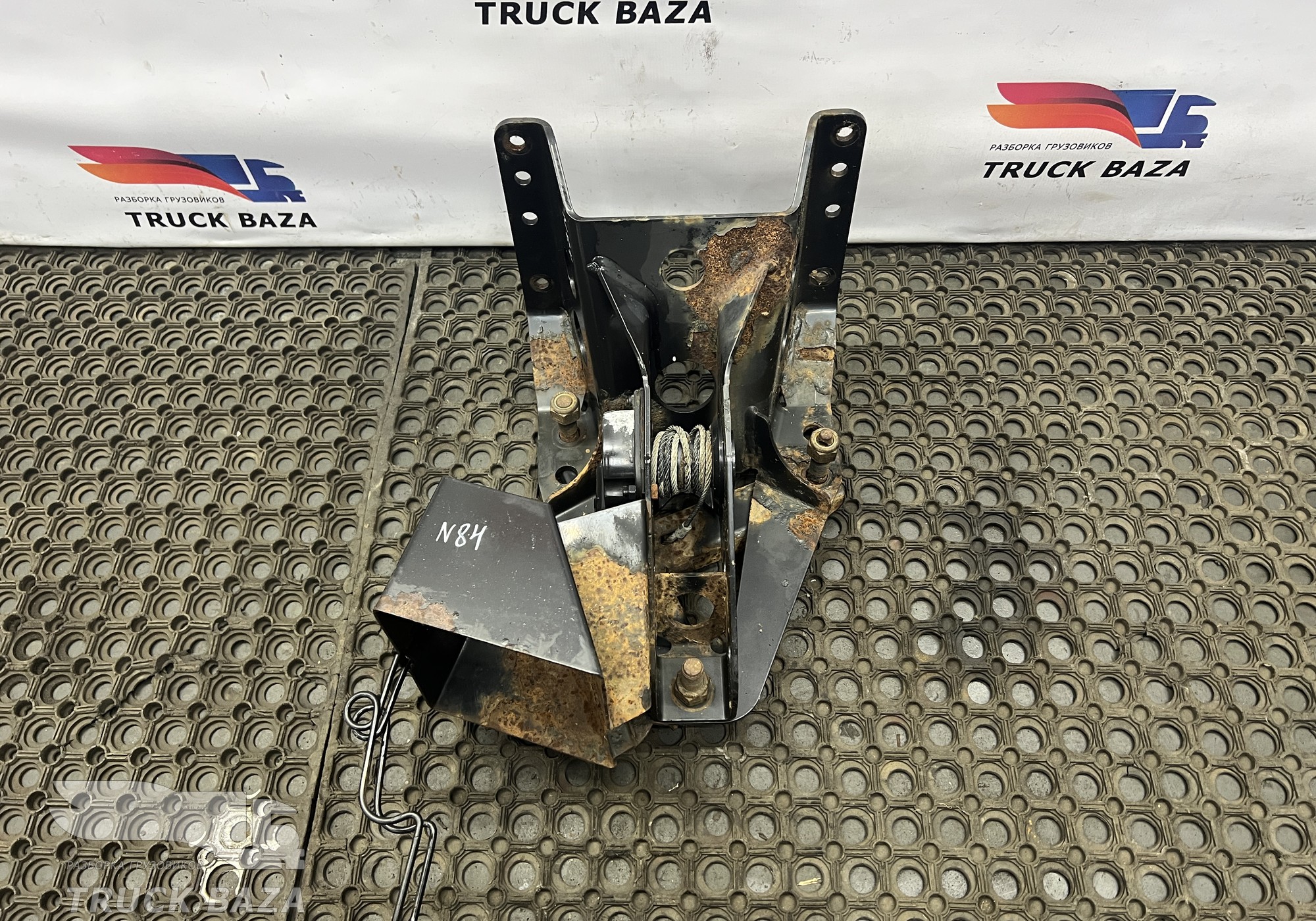 81424015344 Кронштейн запасного колеса