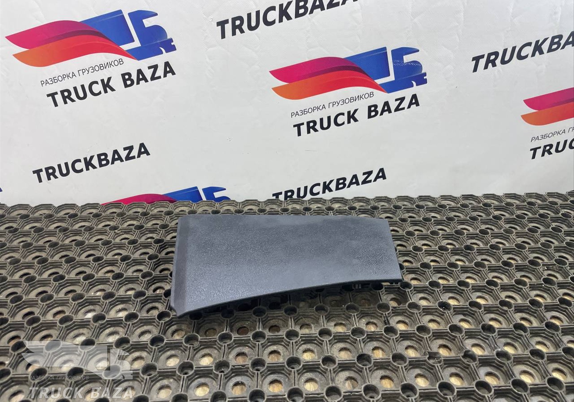 9606808581 Накладка торпедо для Mercedes-Benz Actros New Actros MP4 (с 2011)