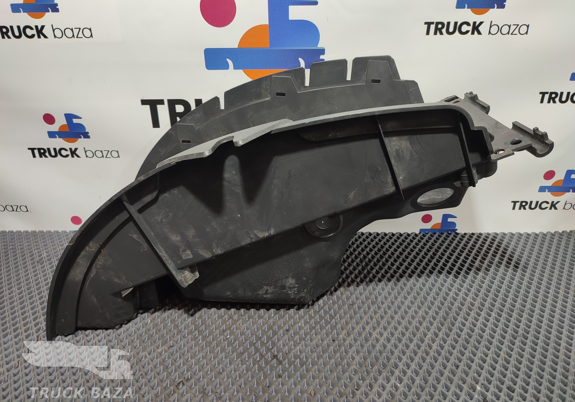 1936675 Корпус фары правой