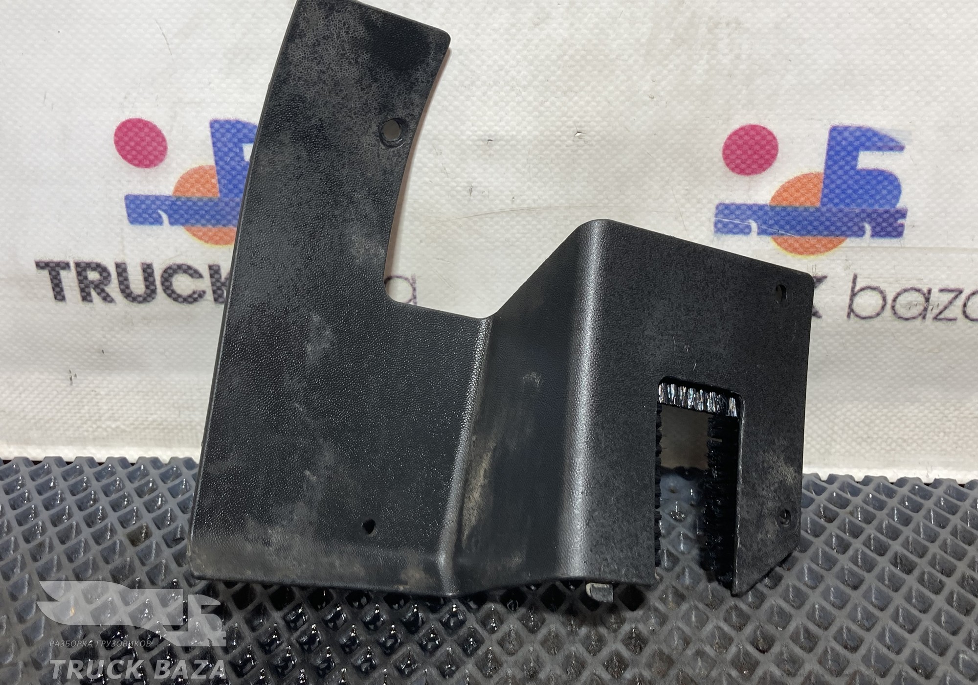 81614700043 Накладка кожуха рулевой колонки для Man TGS II (с 2012)