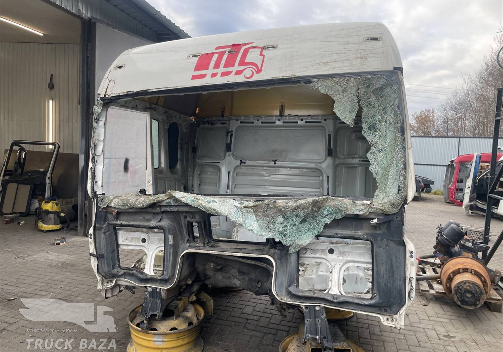 Каркас кабины левая боковина для Man TGX II (с 2012)