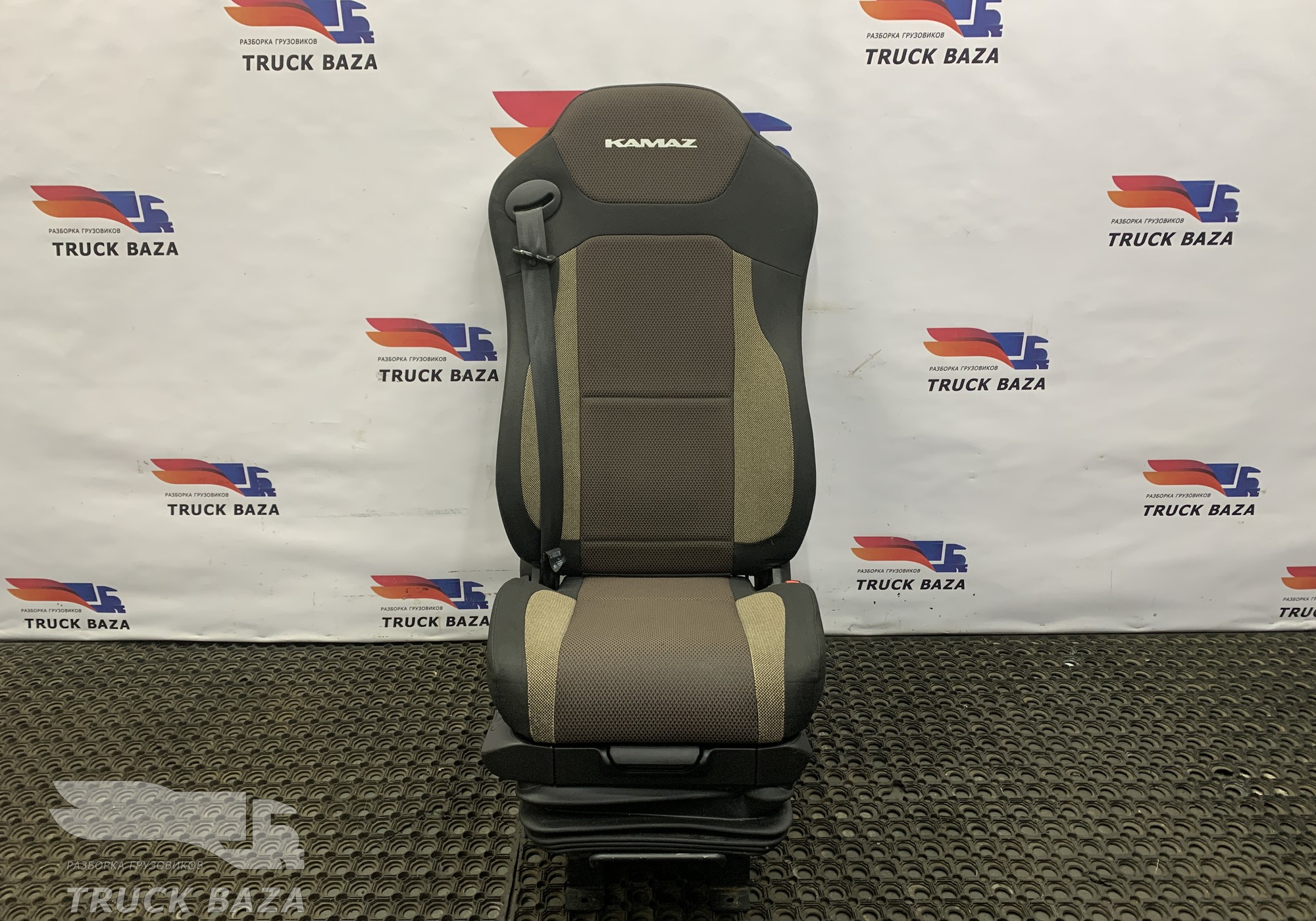 C8102681012000 Сиденье пассажирское механическое для КАМАЗ 54901