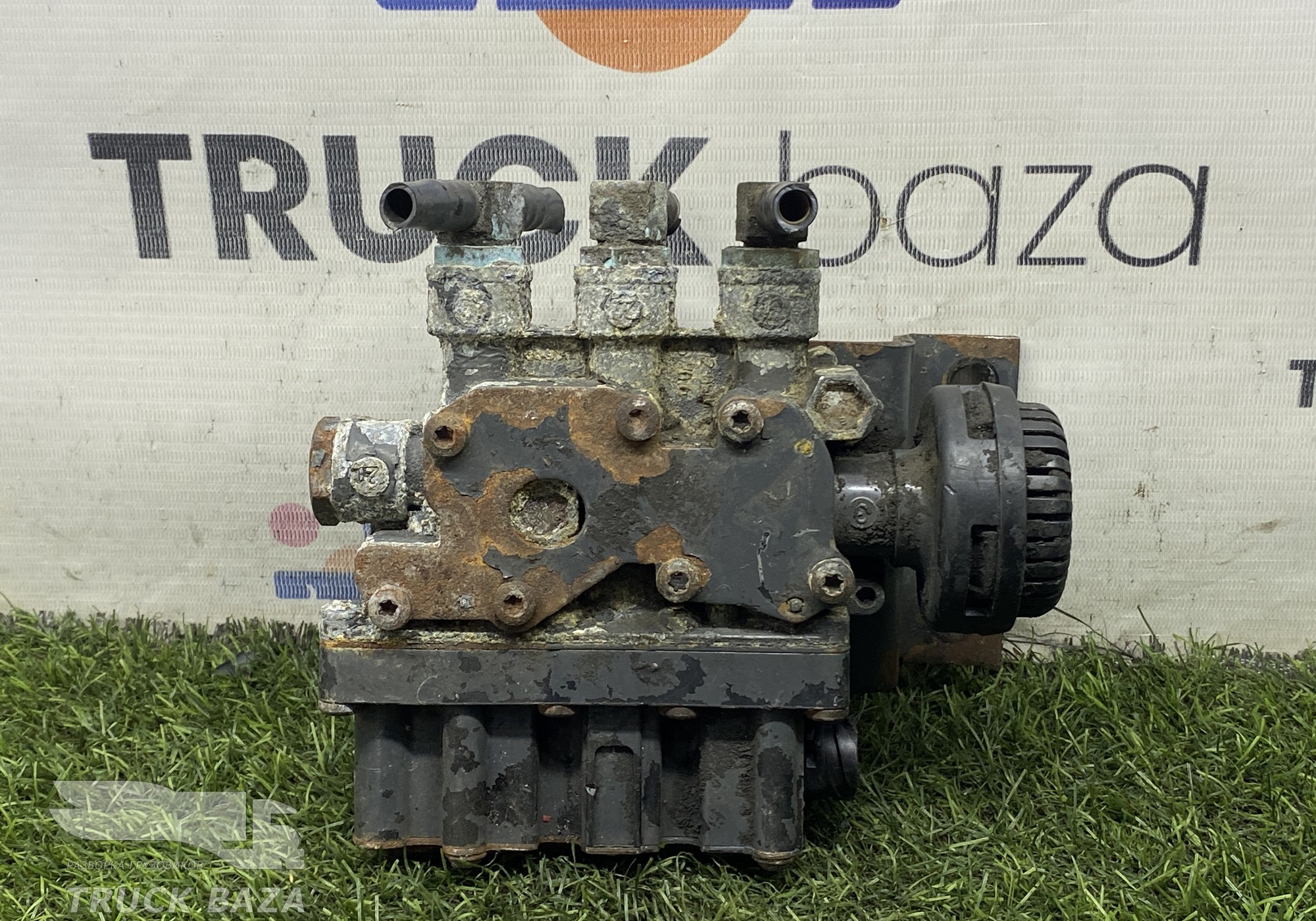 4728800010 Кран уровня пола главный