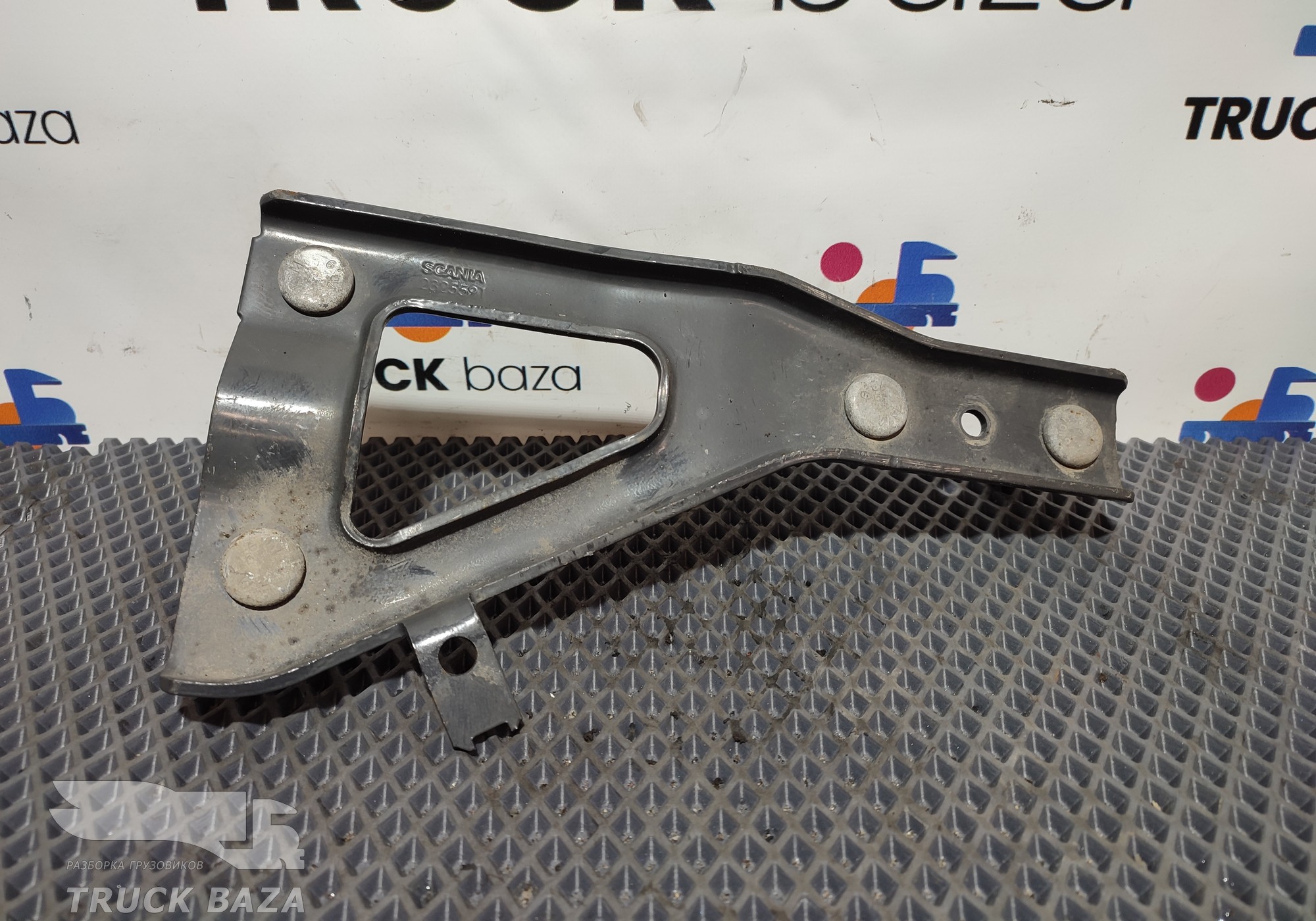 2325591 Кронштейн брызговика левого