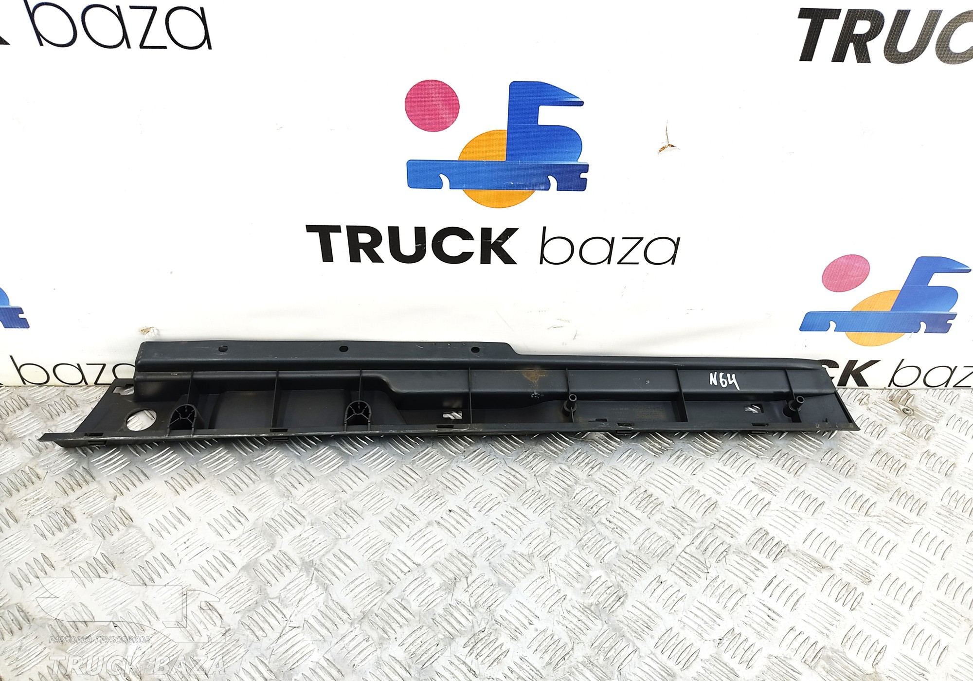 81629300263 Накладка салона левая