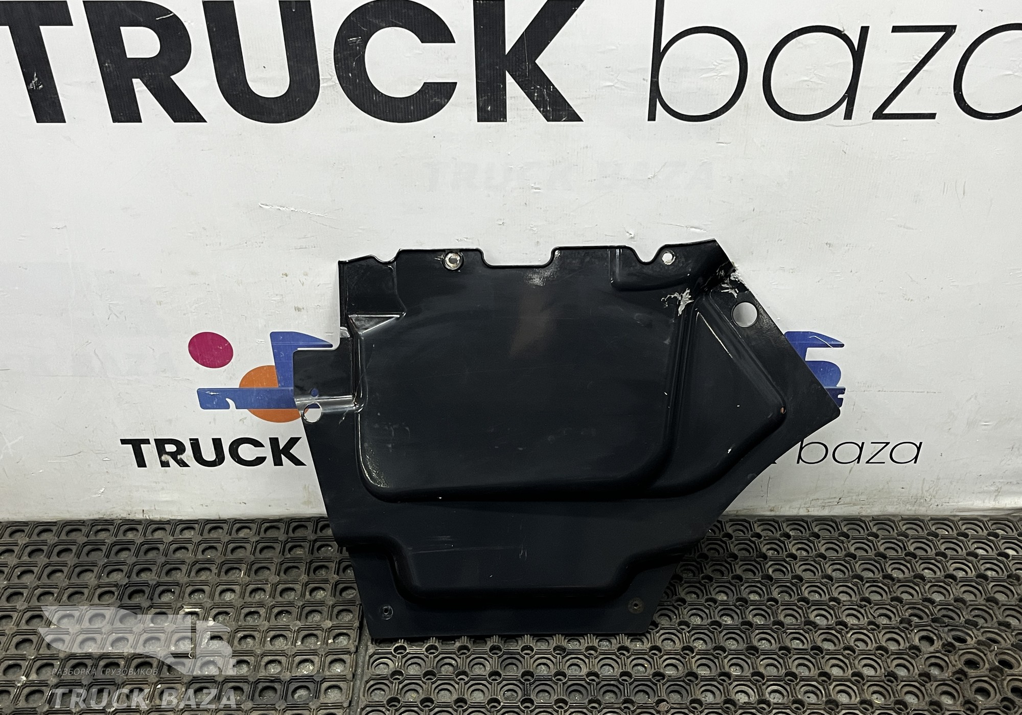 504029033 Накладка кабины правая для Iveco Stralis I (с 2002)