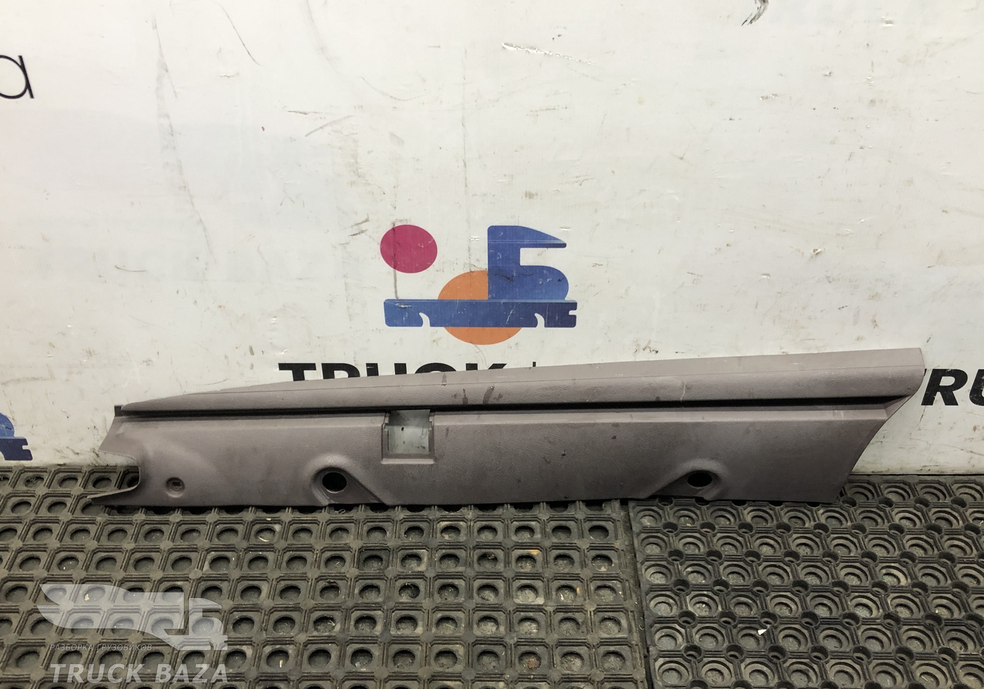 5010290423 Накладка стойки лобового стекла левая для Renault Magnum III E-tech (с 2001 по 2005)