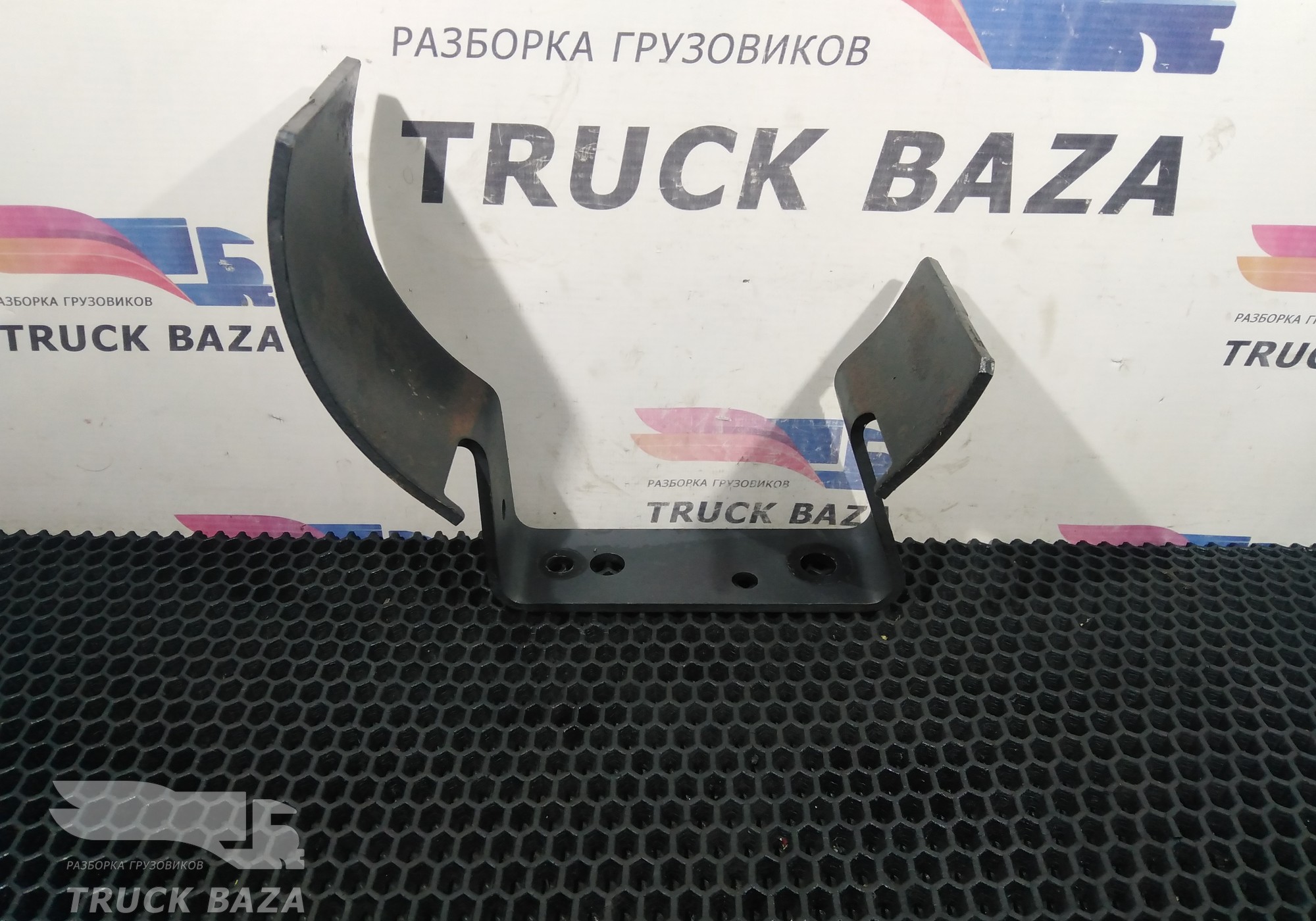 A9404320240 Кронштейн воздушного ресивера для Mercedes-Benz Axor II (с 2004 по 2010)