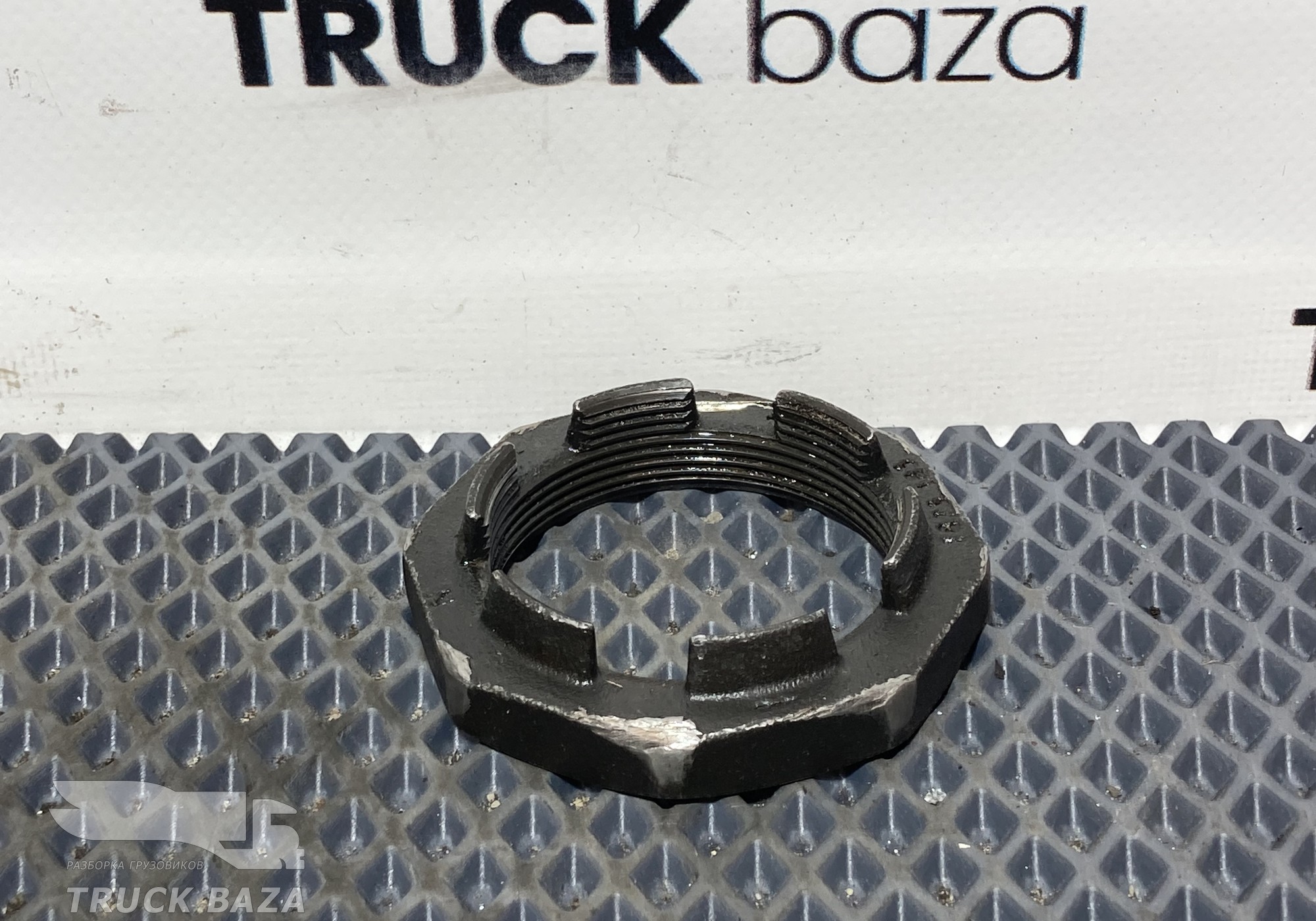 1873183 Гайка передней ступицы