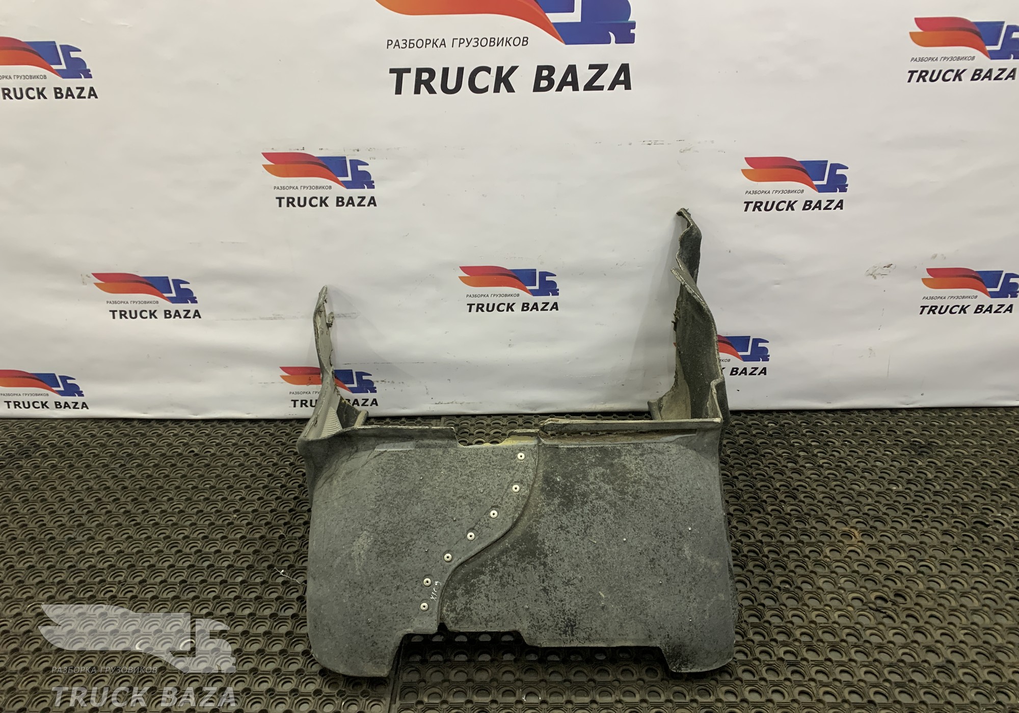 1640671 Шумоизоляция двигателя передняя