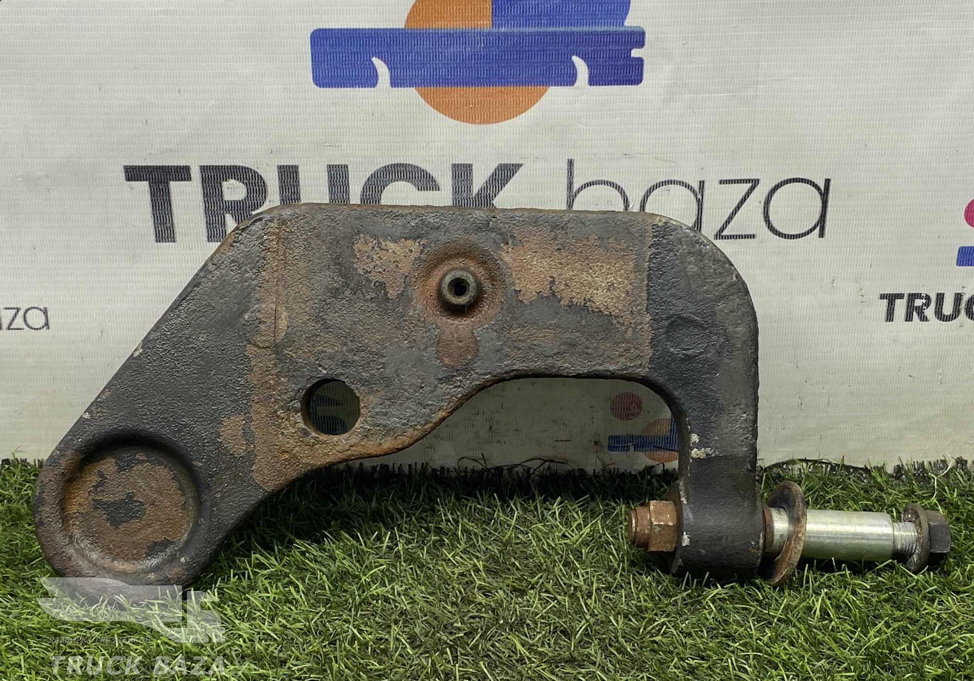 658012905534 Кронштейн амортизатора нижний правый для КАМАЗ 54901