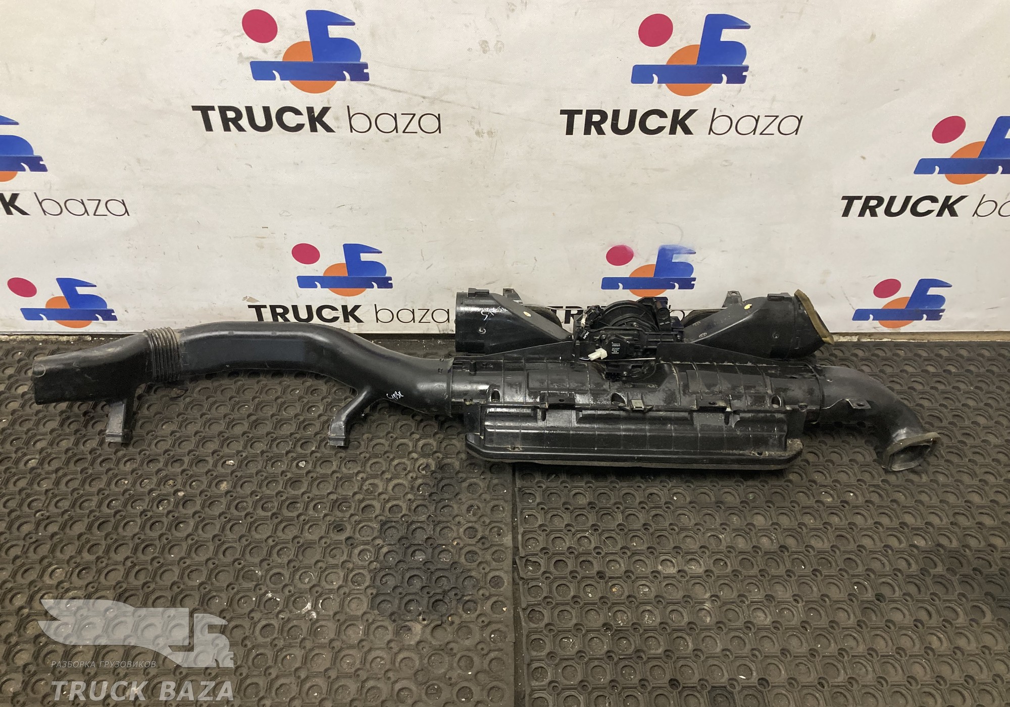 1724327 Корпус отопителя