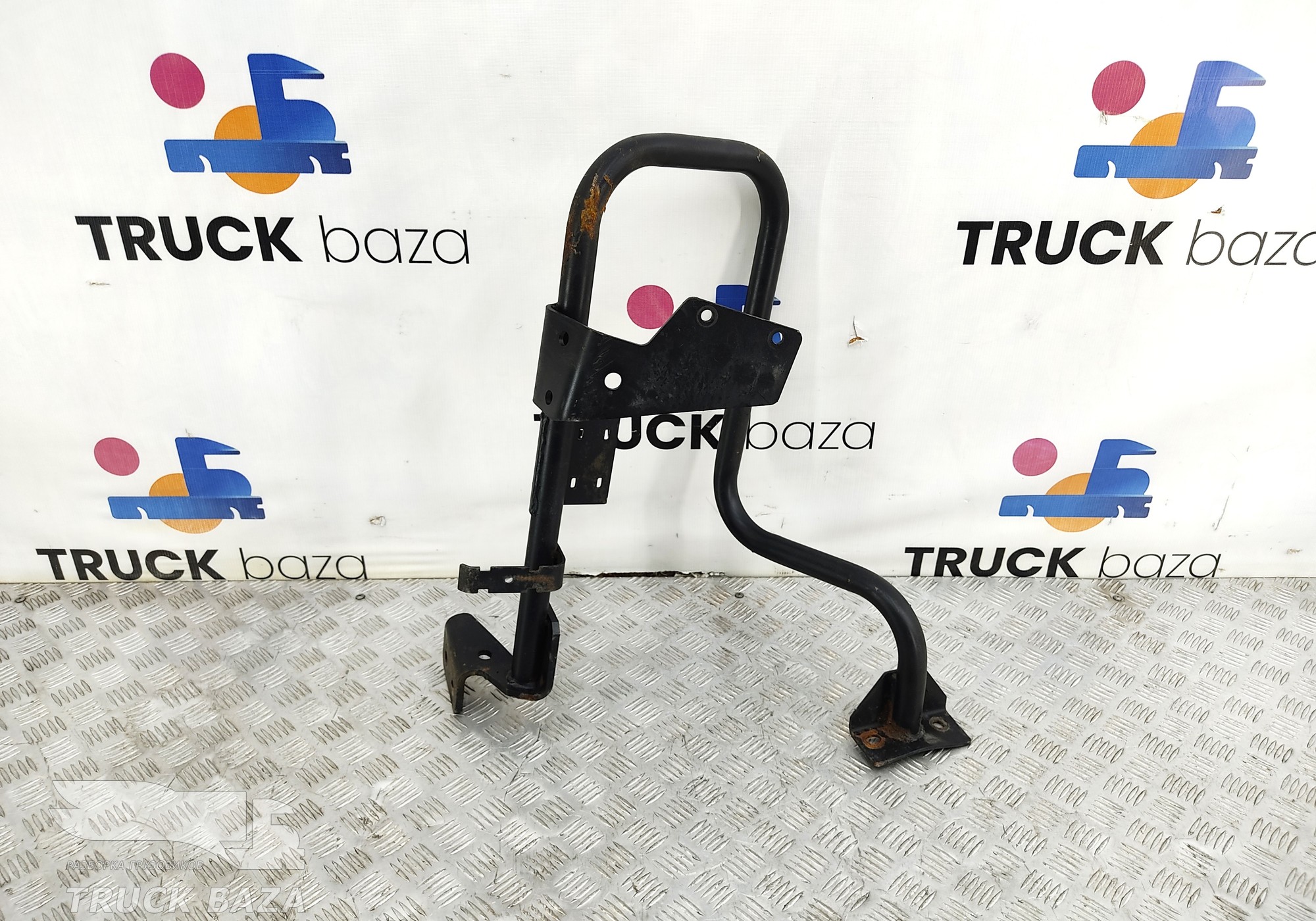 65956840452410 Поручень за кабиной для КАМАЗ 54901