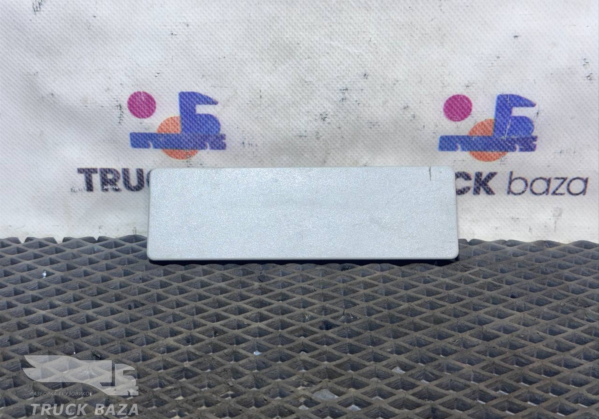 504114082 Заглушка панели приборов для Iveco Stralis II Hi-Way (с 2012)