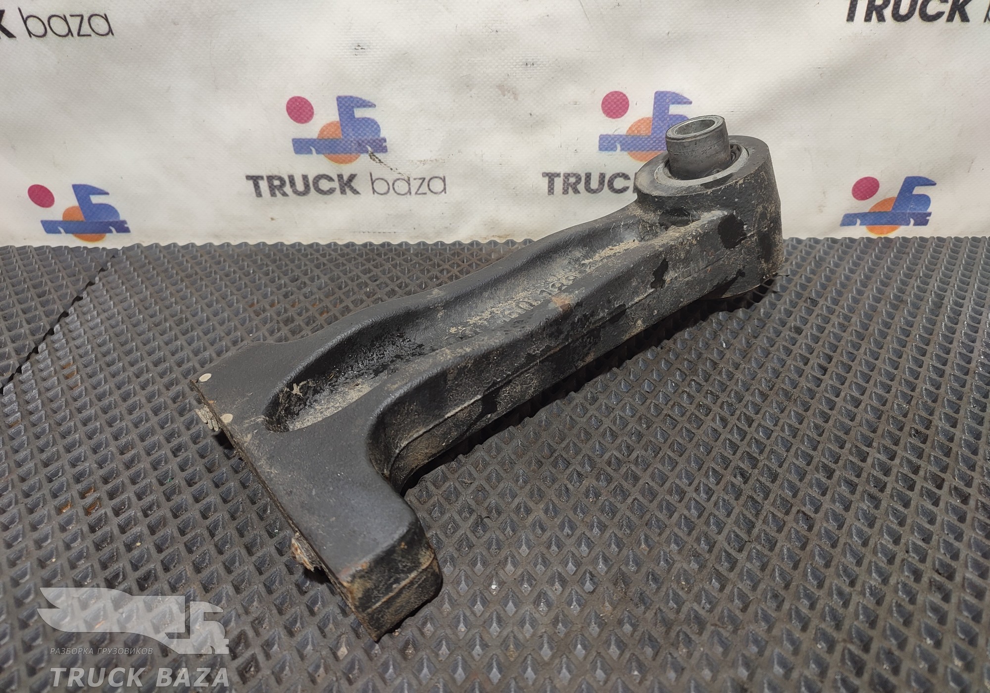 000560188106 Кронштейн торсиона кабины правый для КАМАЗ 54901
