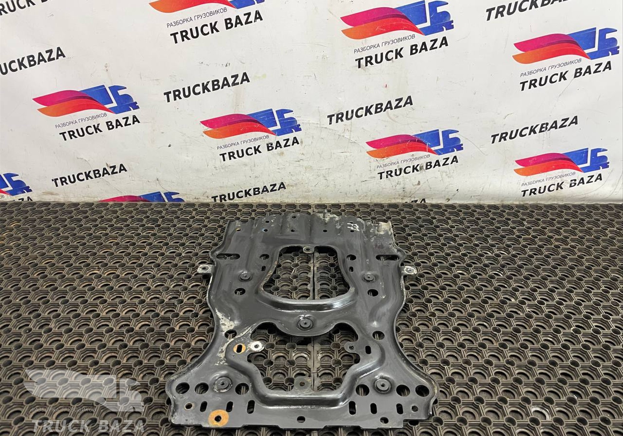 GC4616K040AE Кронштейн крыла переднего левый для Ford F-MAX (с 2018)