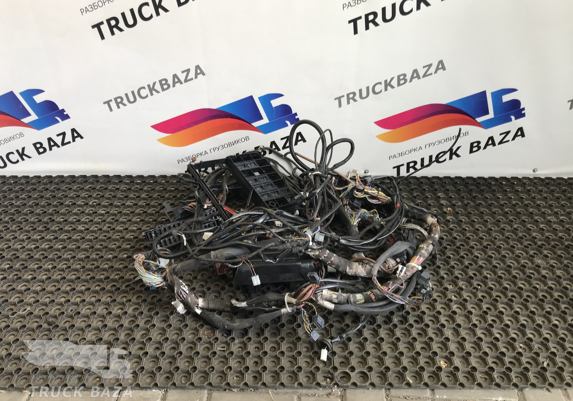 0506136609 Проводка кабины для Mercedes-Benz