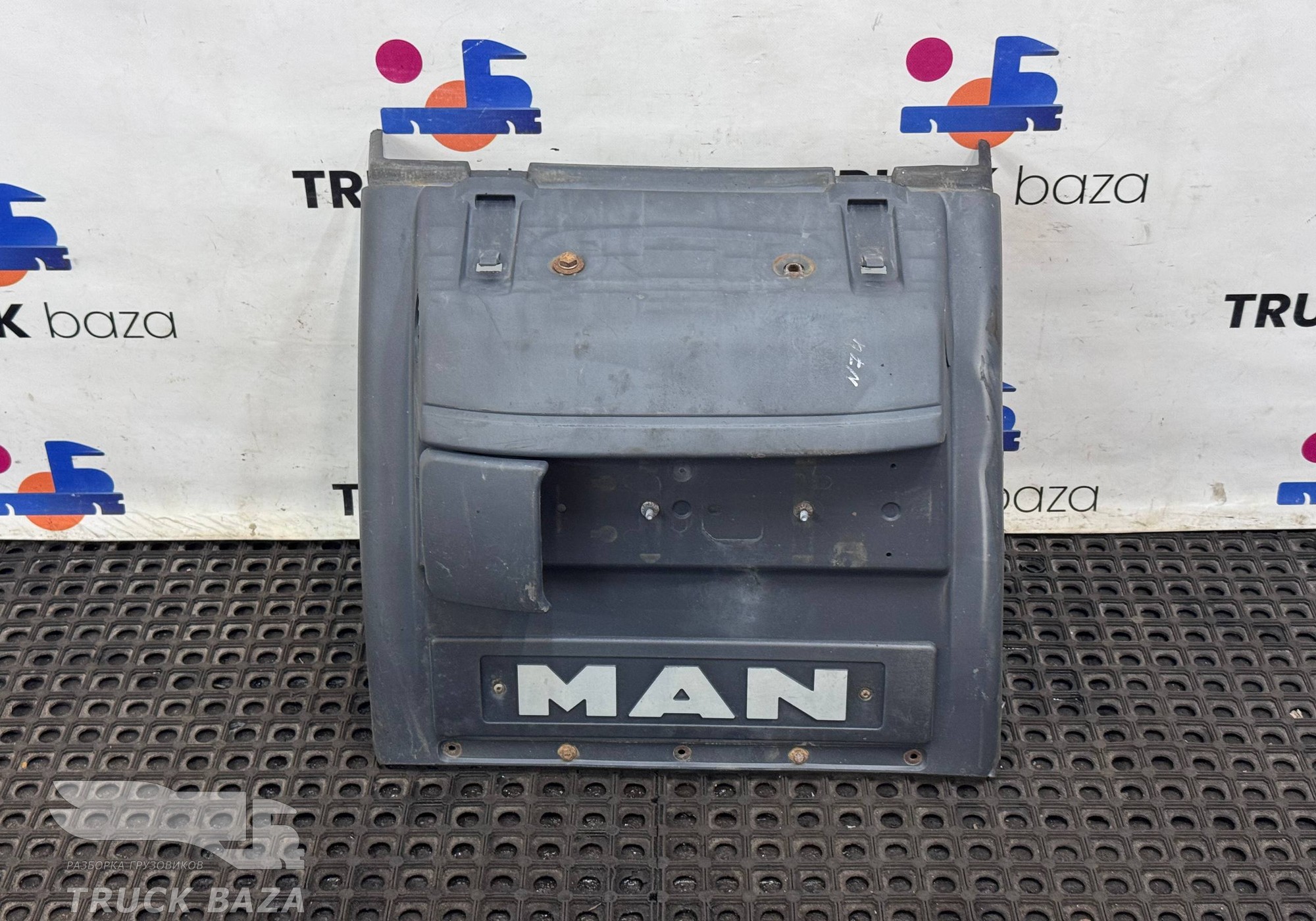 81664106625 Крыло заднее задняя часть