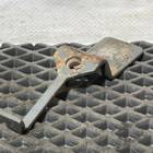 YZ962593000033 Кронштейн трапа для Sinotruk Sitrak C7H