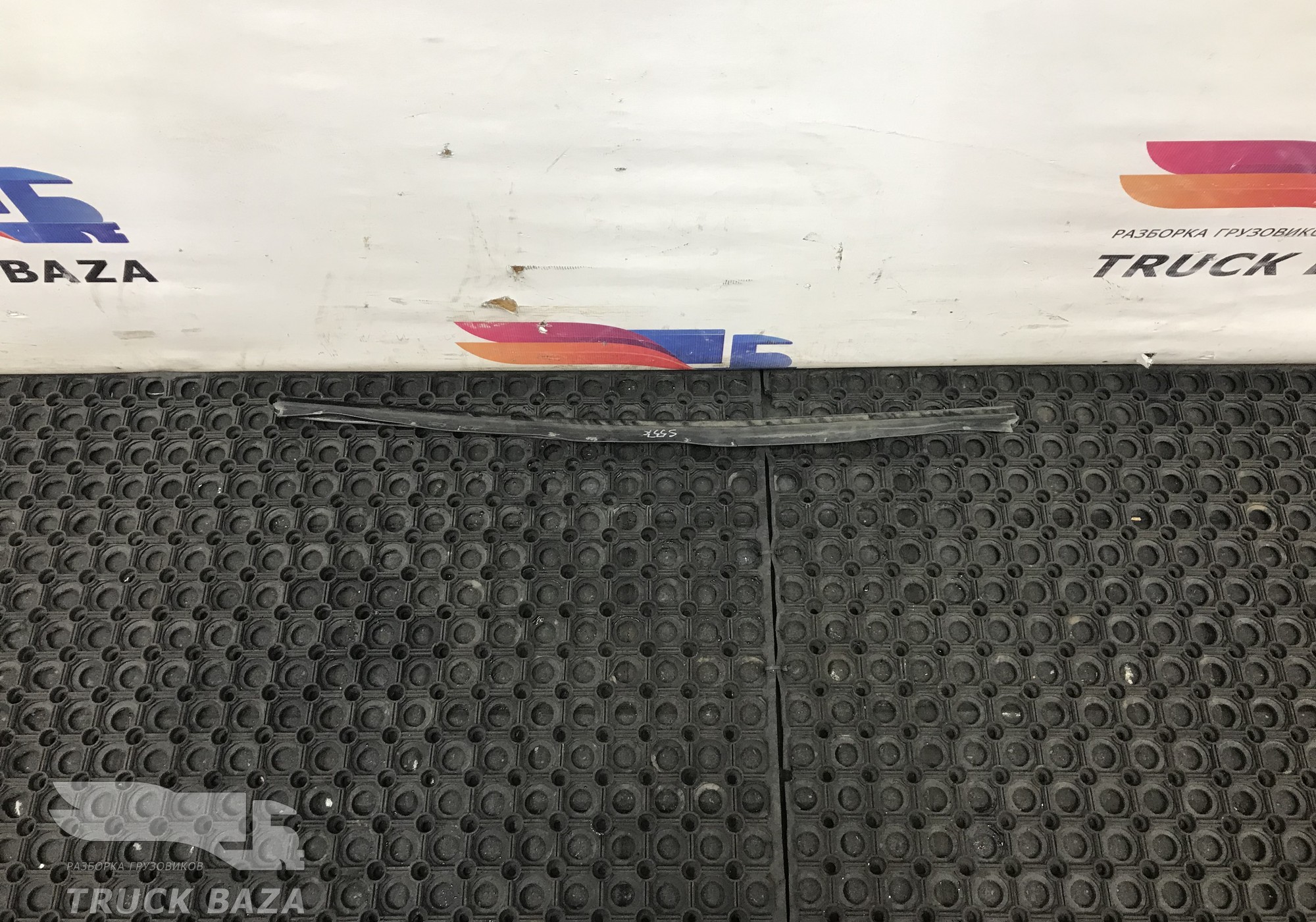 1865519 Уплотнитель стекла двери