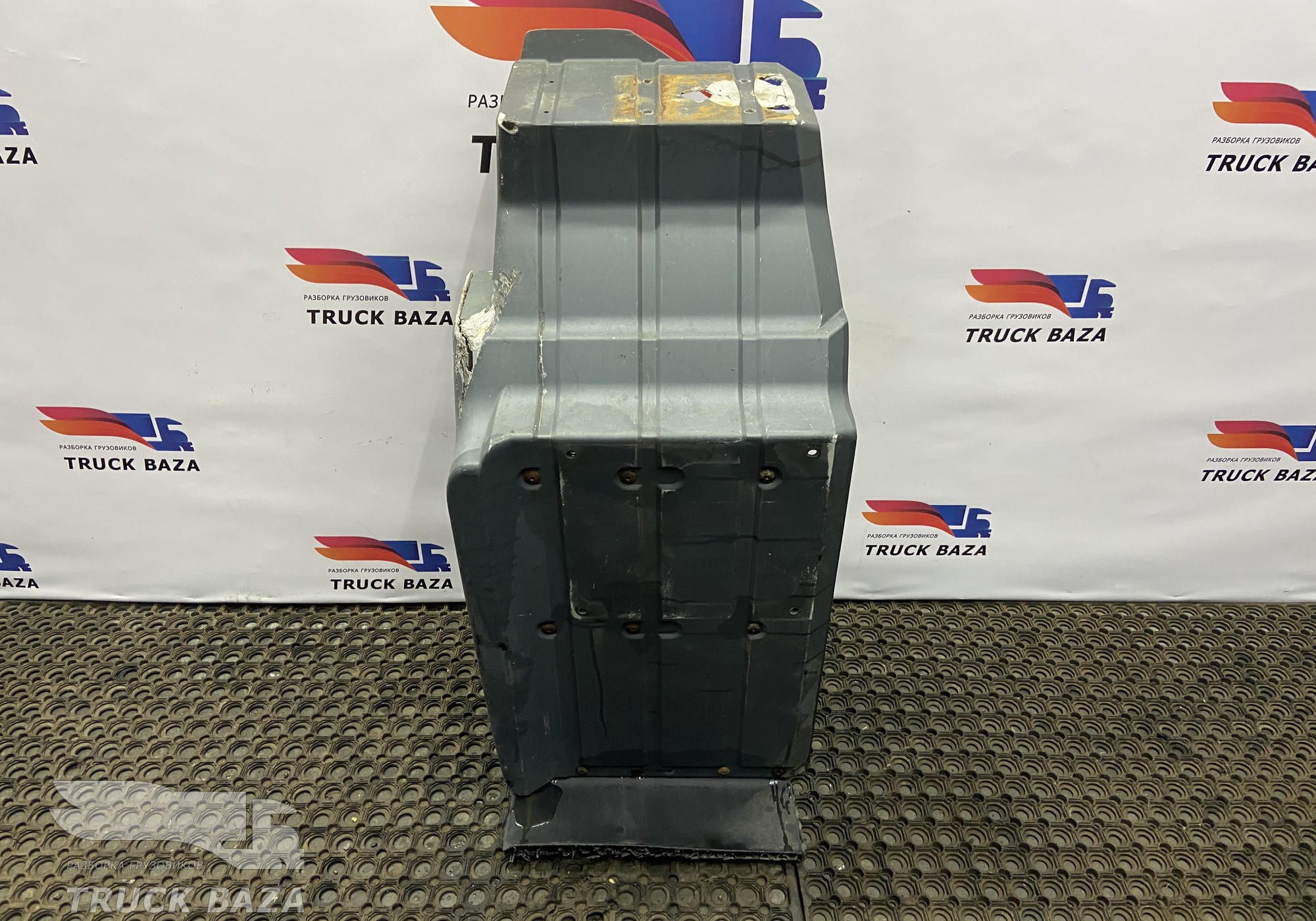 81612100675 Крыло переднее левое