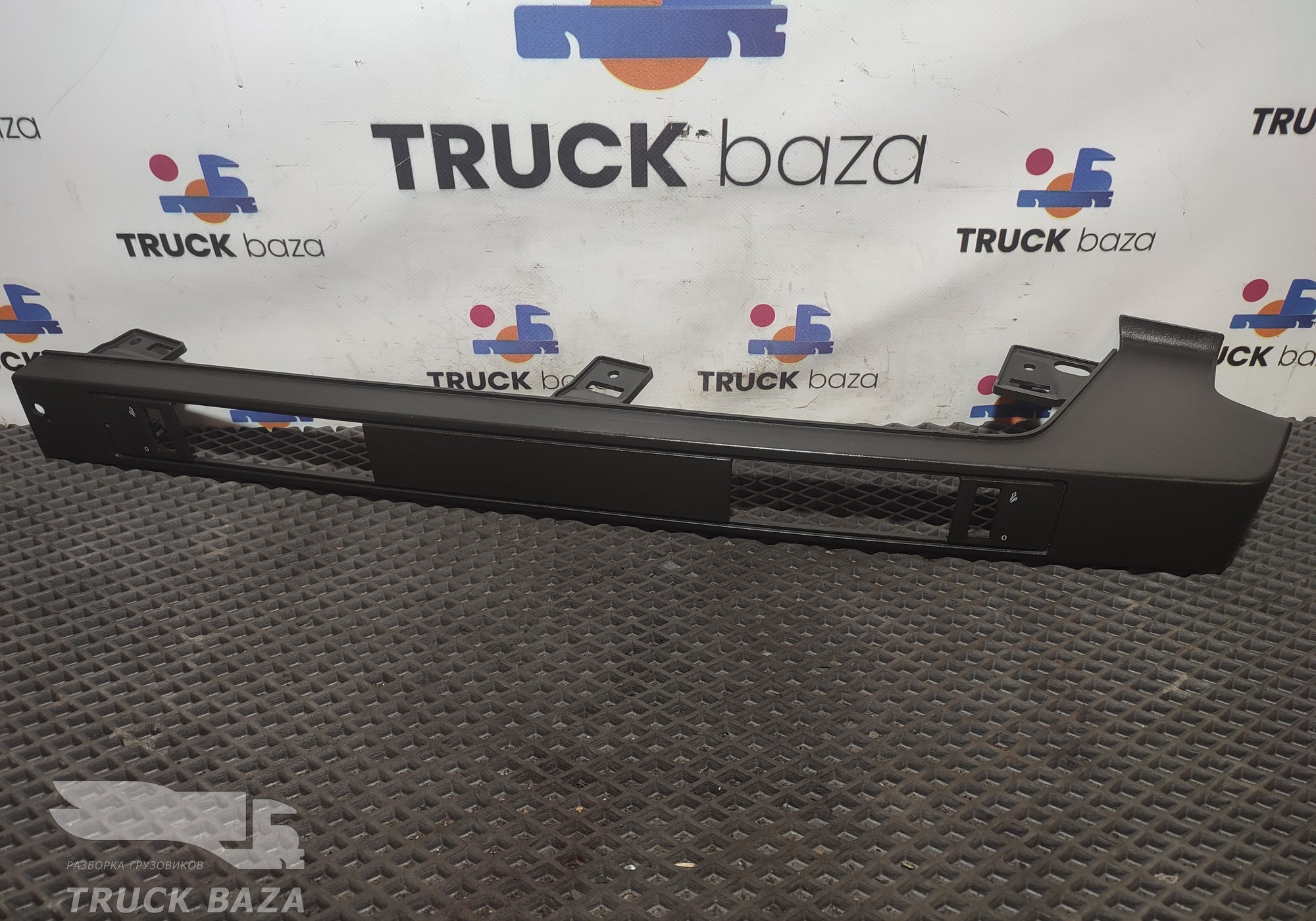 82216234 Накладка на торпедо для Volvo FH 4 (с 2012)