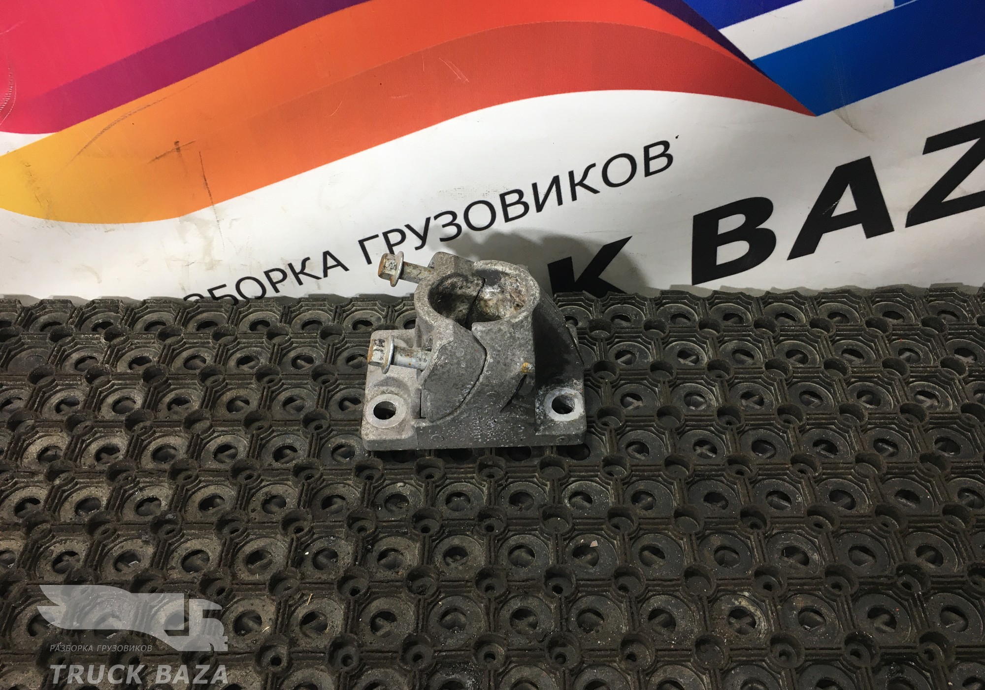 21213202 Кронштейн крыла заднего для Renault Magnum IV DXi (с 2005 по 2013)