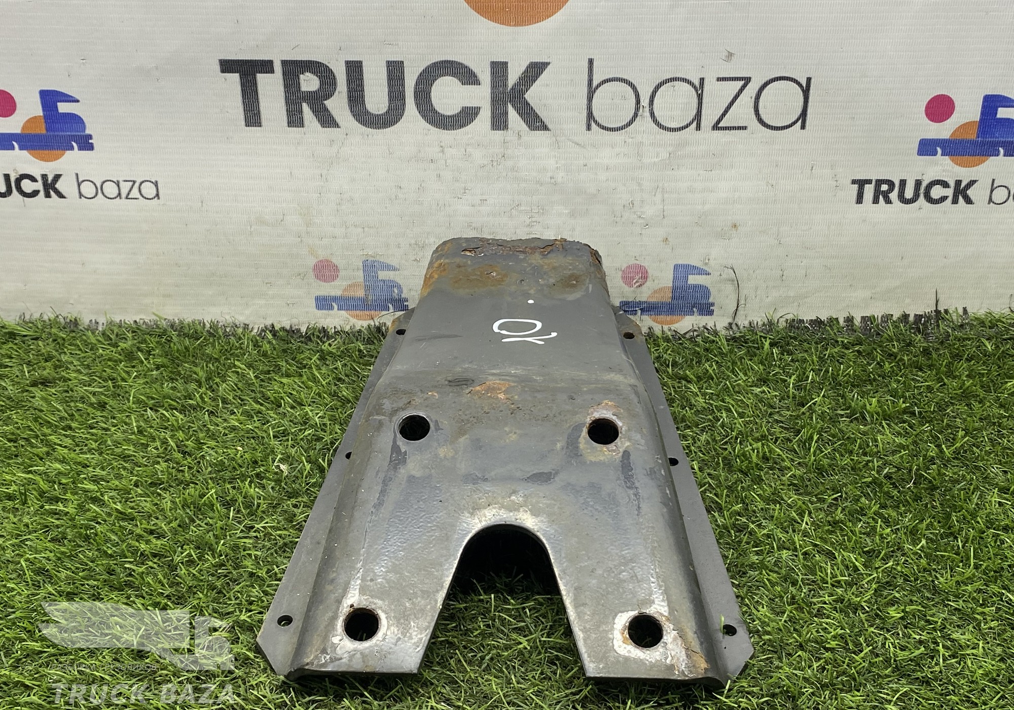 1371578 Кронштейн переднего амортизатора