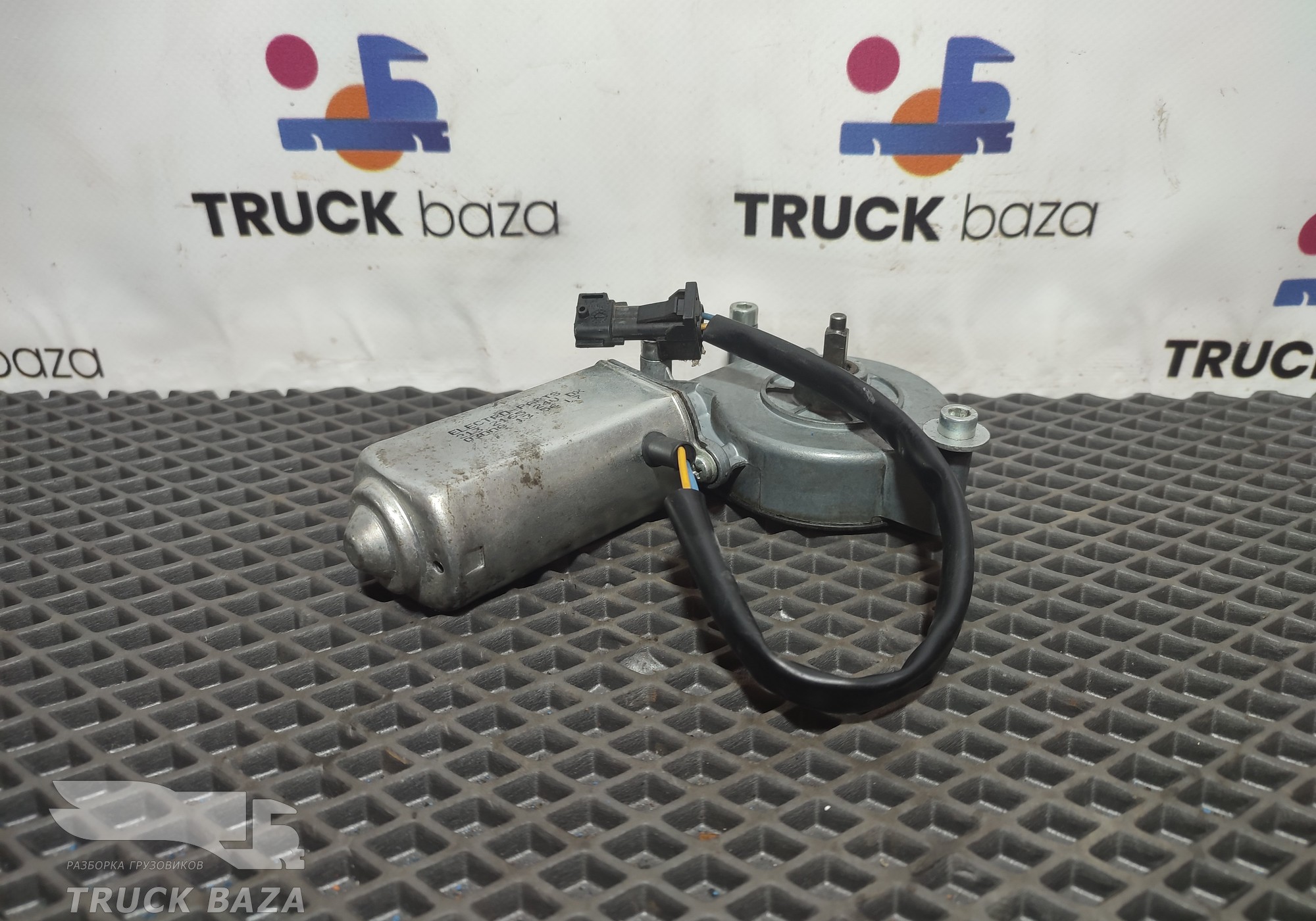 7484561621 Моторчик стеклоподъемника правый для Renault Kerax