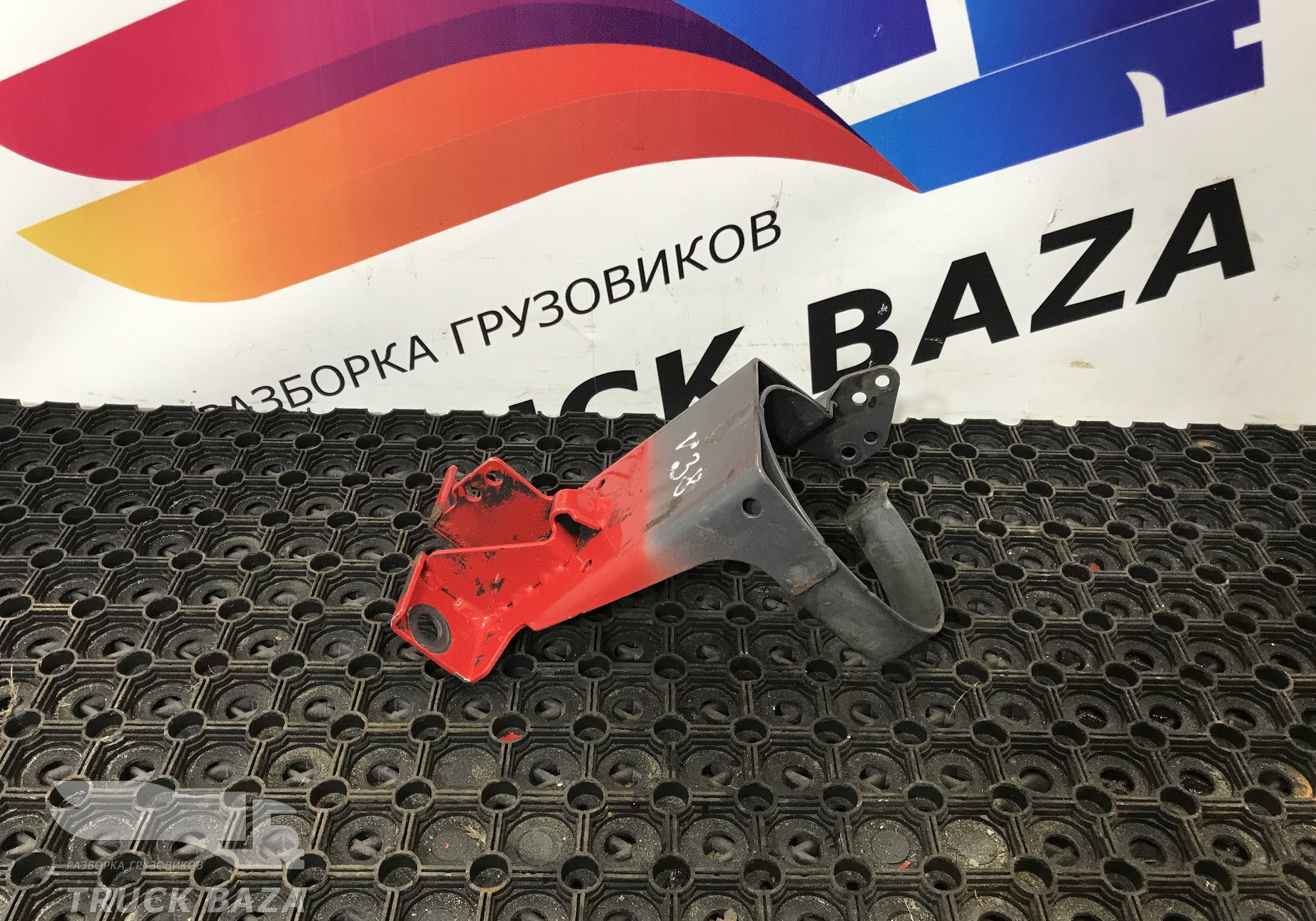 21410195 Кронштейн бачка ГУРа для Volvo FM III (с 2013)
