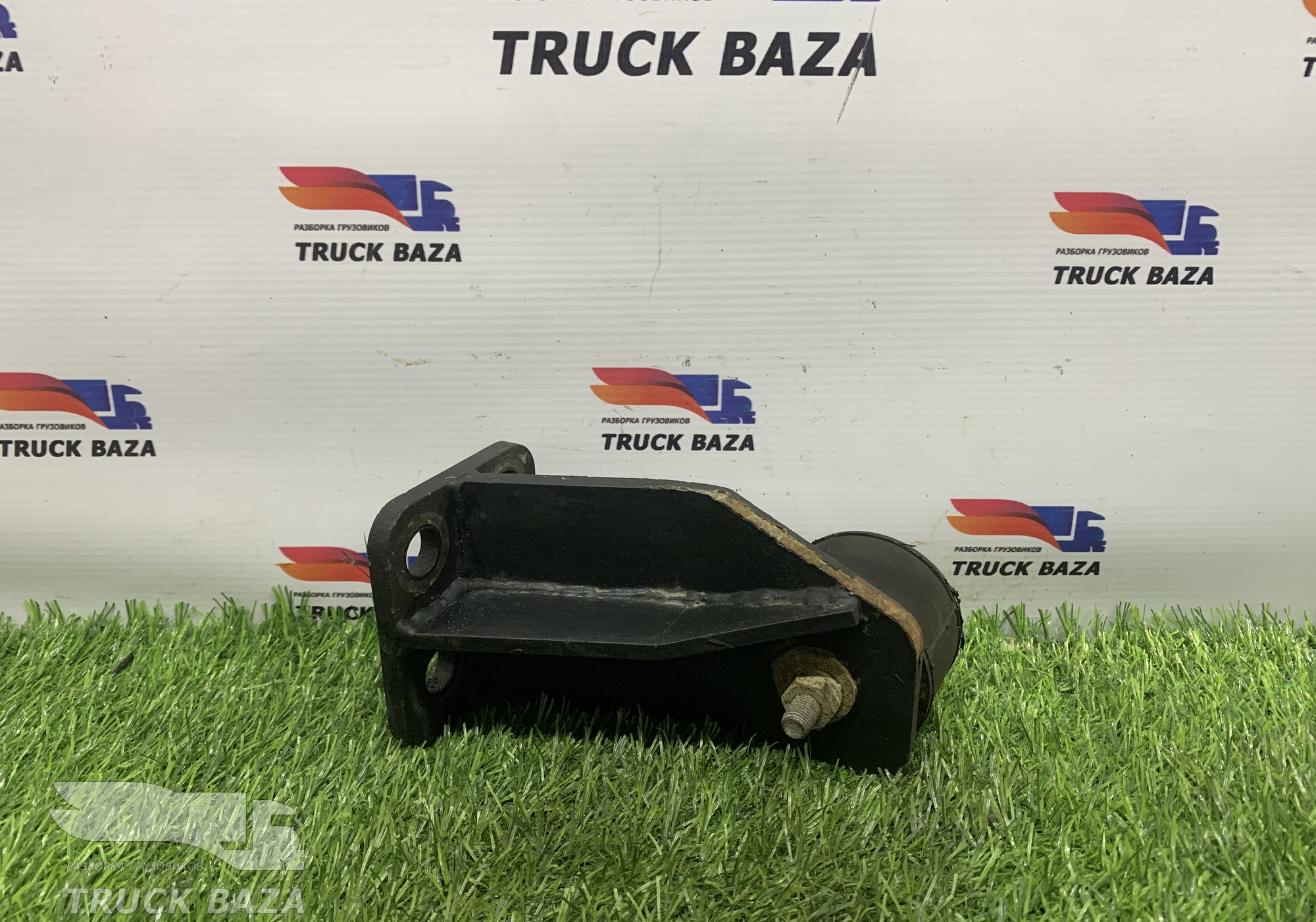 Кронштейн КПП правый для КАМАЗ 54901