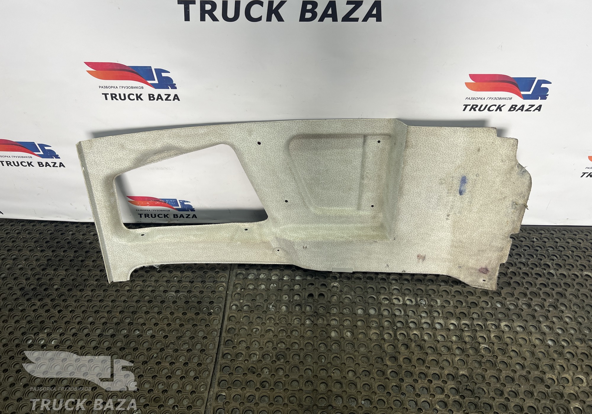 5402020B96B Обшивка стойки задней правой для Faw J6 (с 2007)