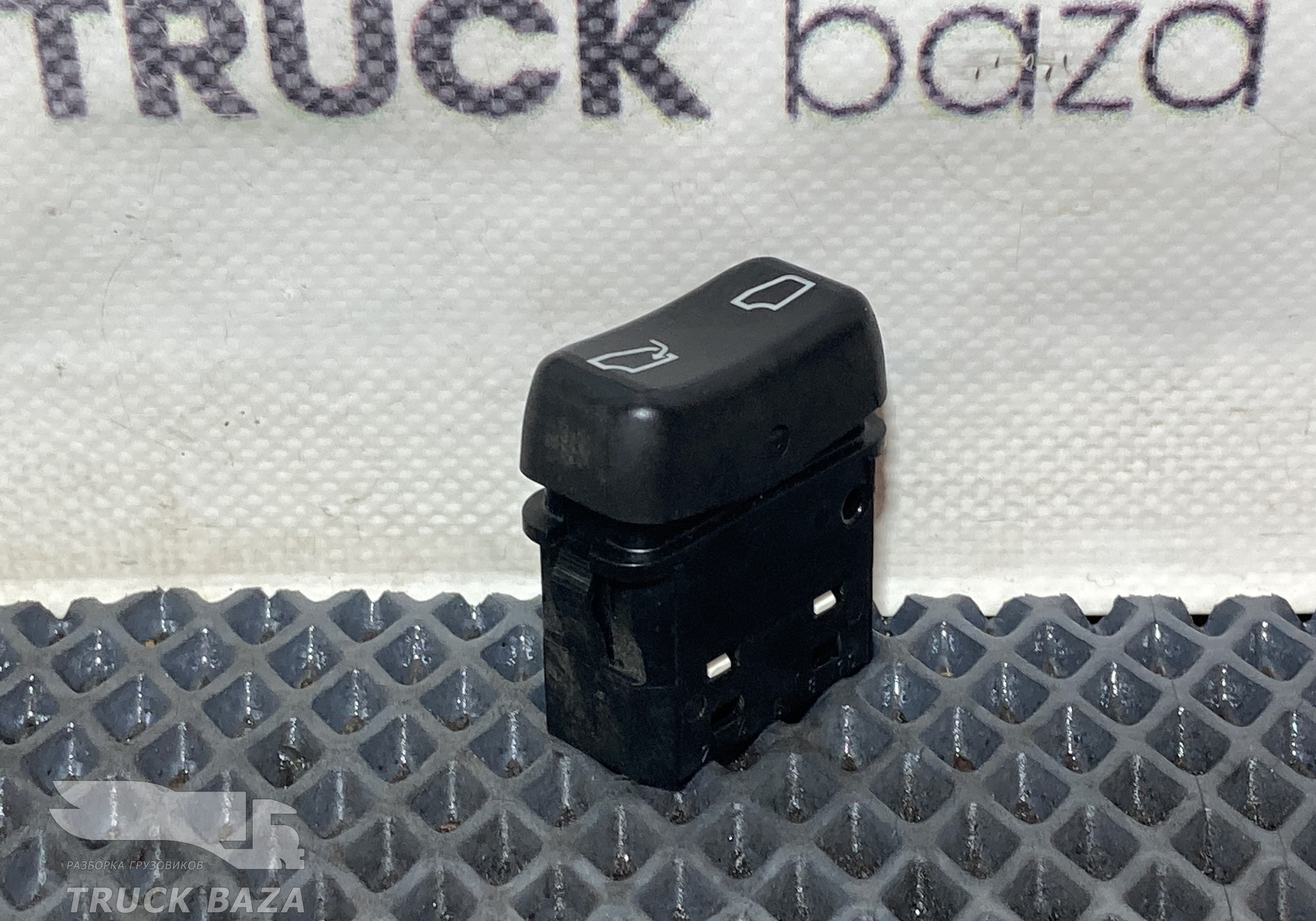 A0035456807 Кнопка люка