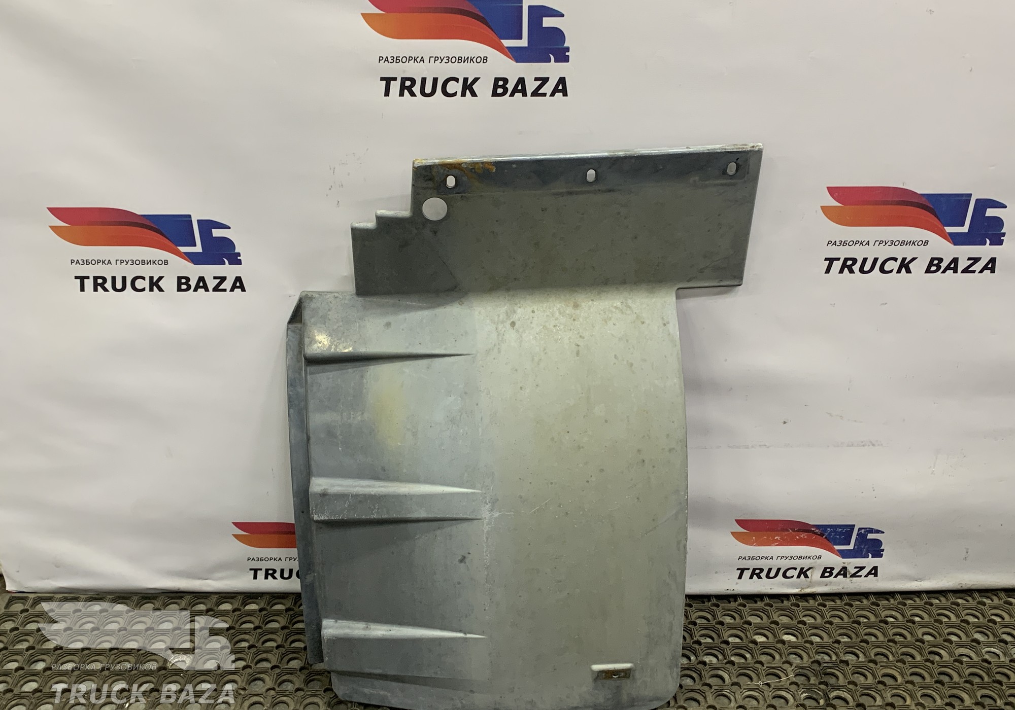 1796249 Подкрылок правый