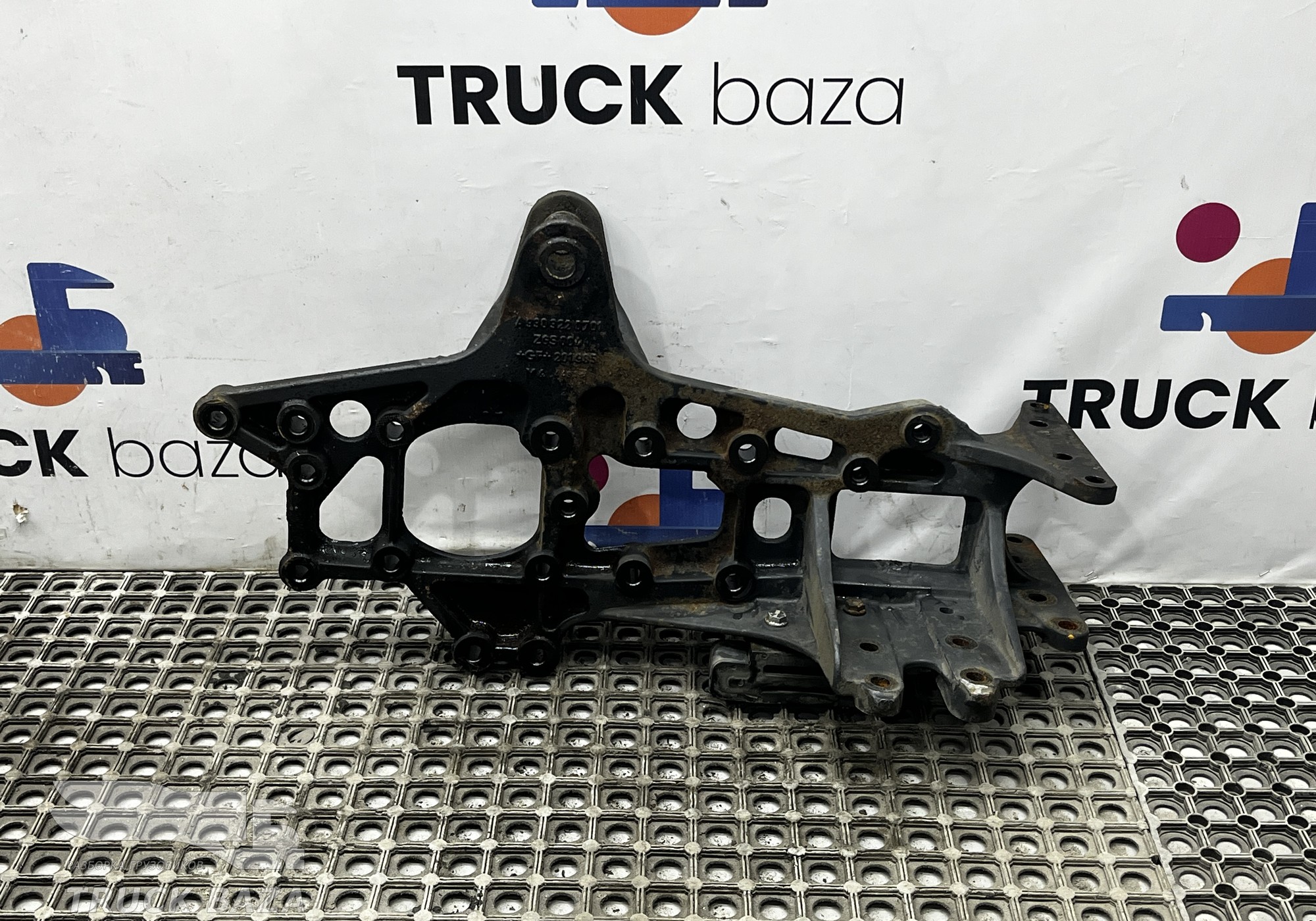 A9303220701 Кронштейн рессоры передний левый для Mercedes-Benz Actros