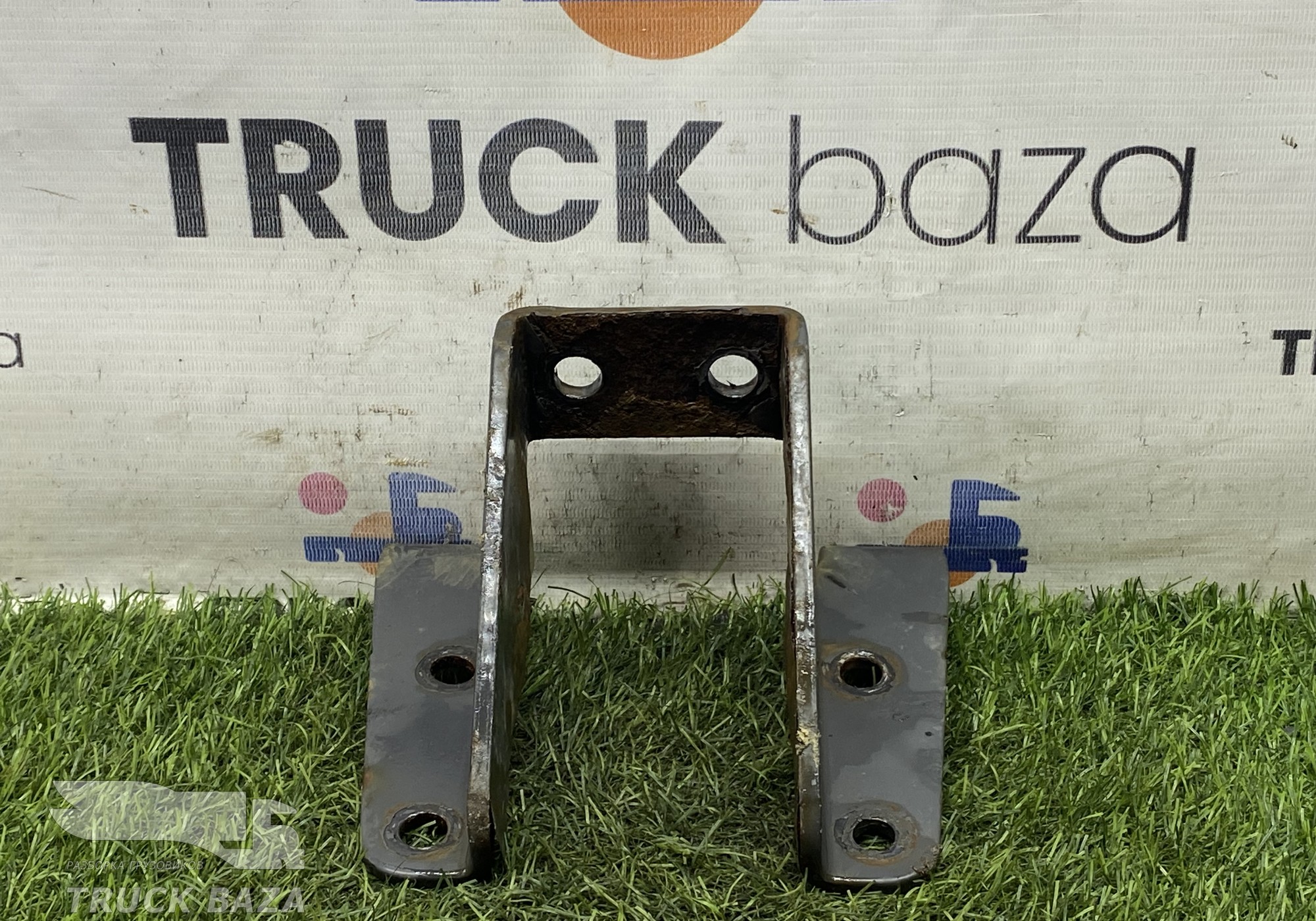 1854878 Кронштейн крыла заднего