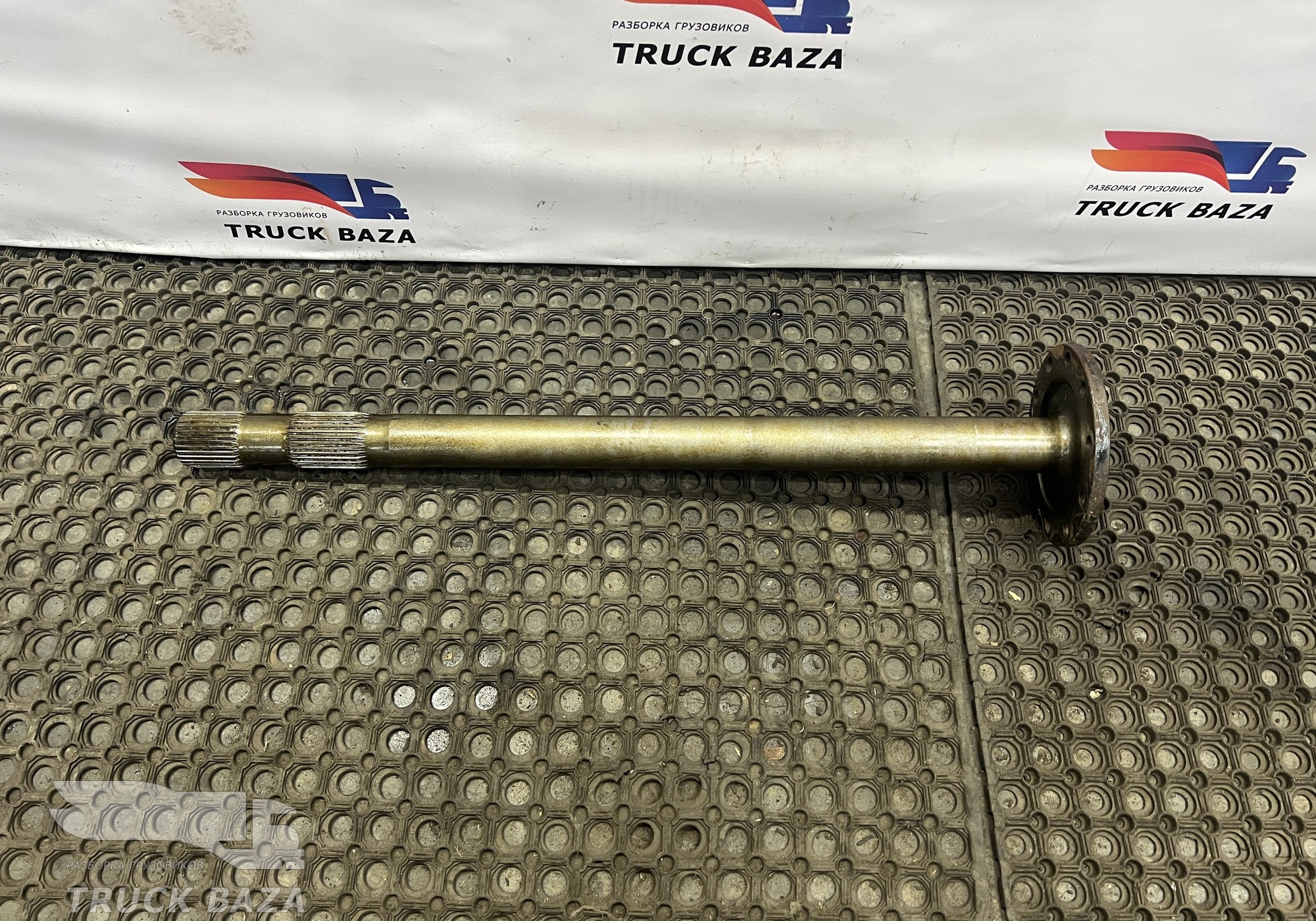 81355020147 Полуось с блокировкой