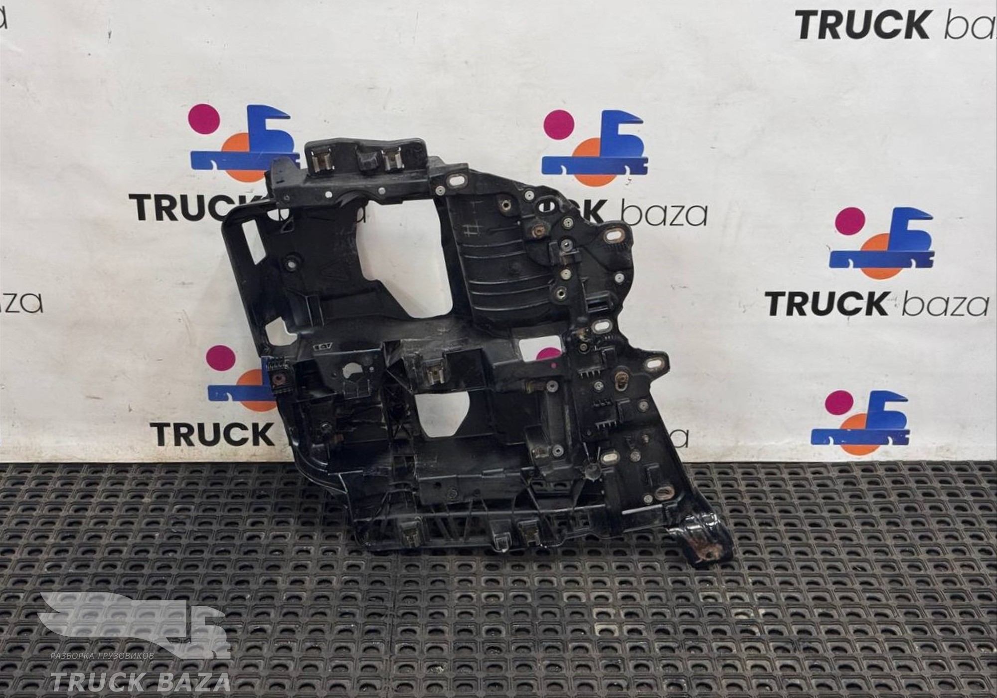 81416106760 Кронштейн фары правой для Man TGX II (с 2012)