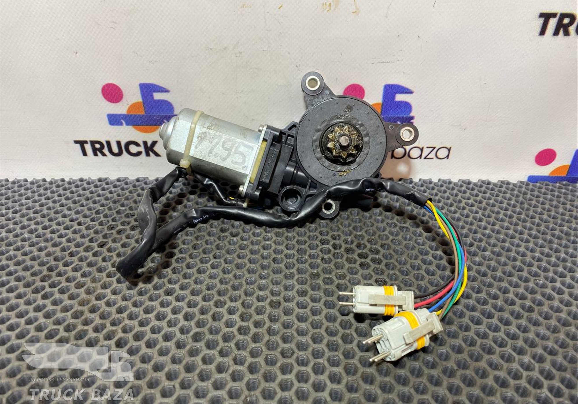 81286016130 Моторчик стеклоподъемника для Man TGL