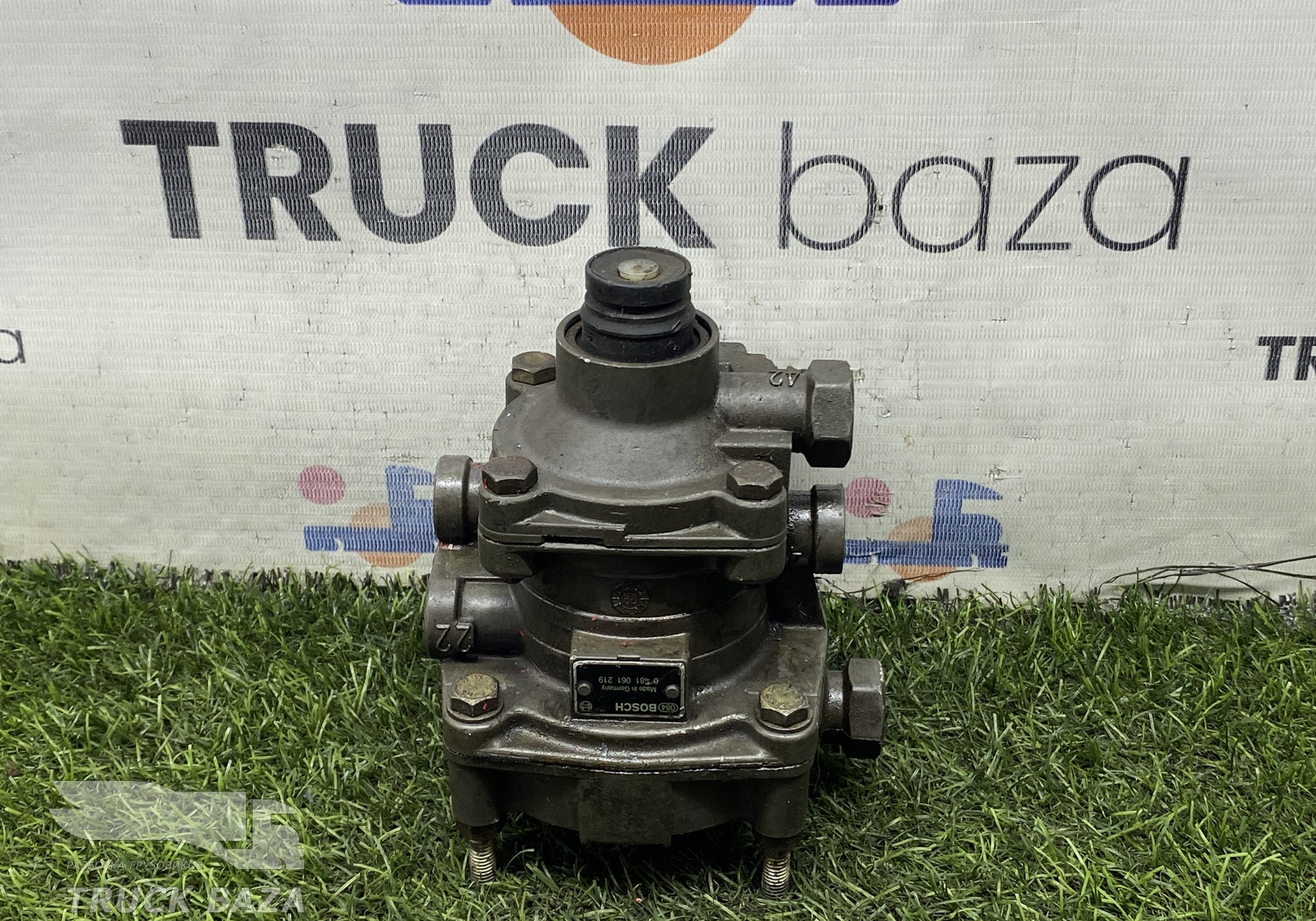 0481061219 Кран управления тормозами прицепа