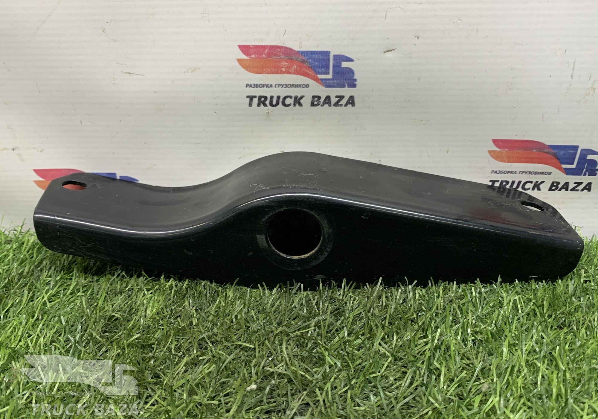 82338062 Кронштейн спойлера кабины для Renault T (с 2013)