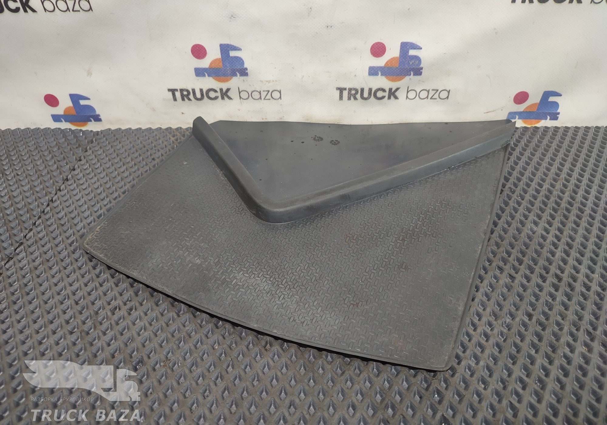 1910435 Коврик вещевого отделения