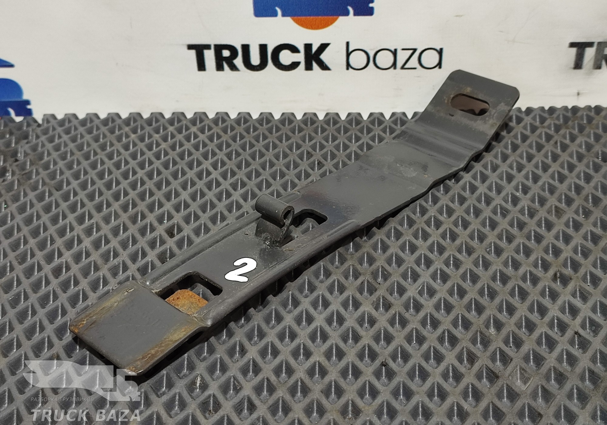 2712437 Кронштейн крыла для Scania