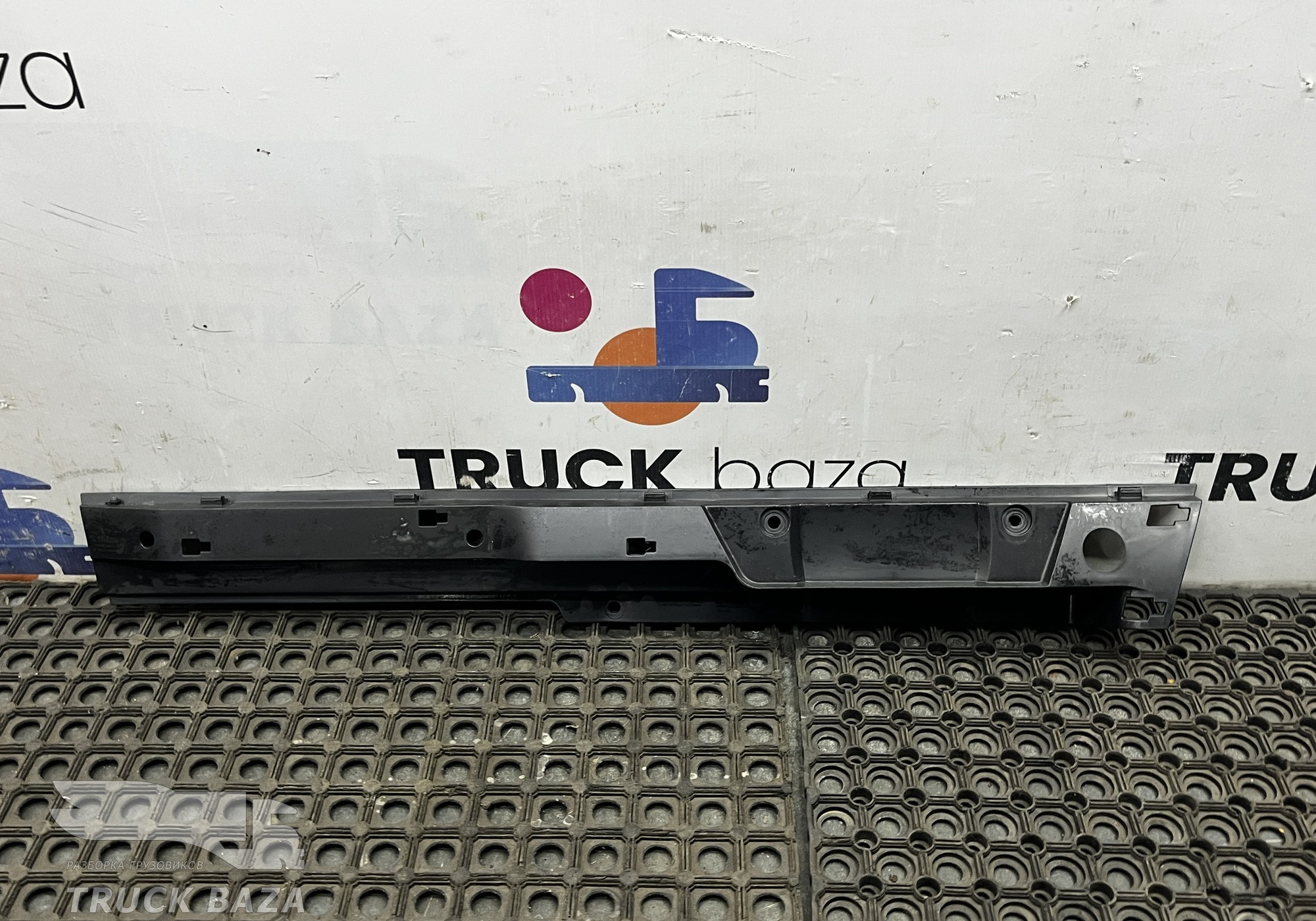 810W629300262 Накладка потолка правая для Sinotruk Sitrak C7H