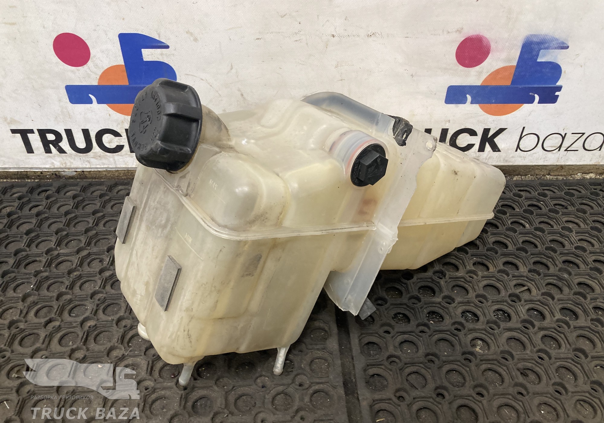 2401668 Бачок расширительный