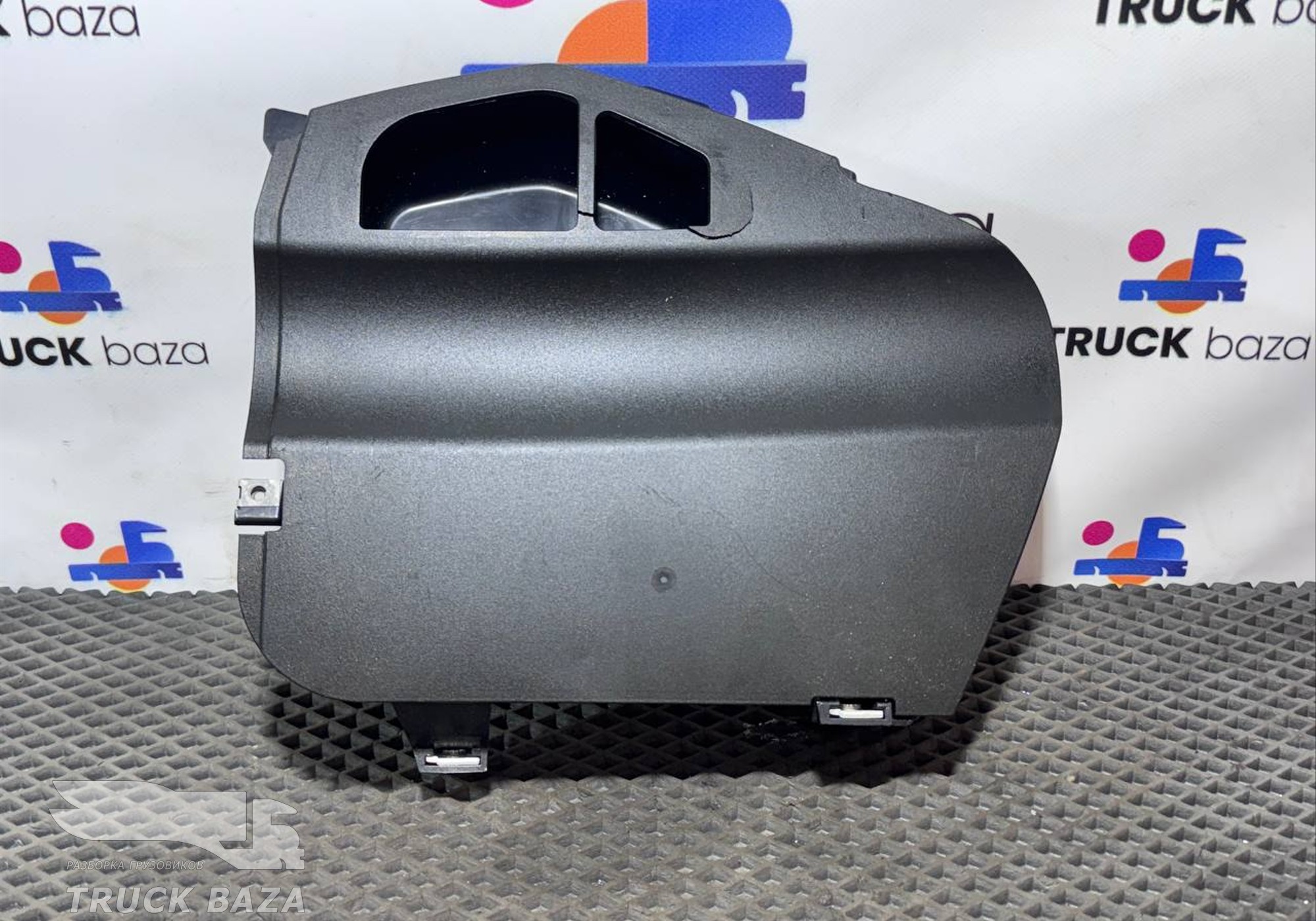 81617016353 Накладка на торпедо правая