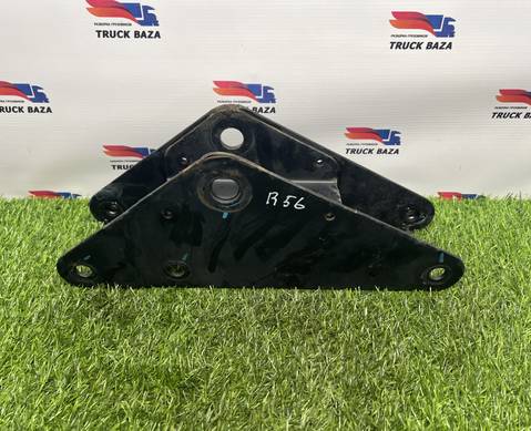 7482313495 Кронштейн цилиндра подъема кабины левый для Renault T (с 2013)