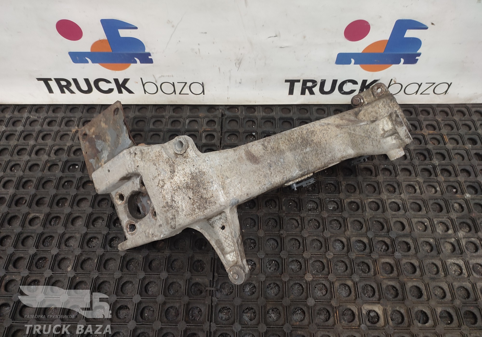 7420819613 Кронштейн переднего бампера правый для Renault Premium