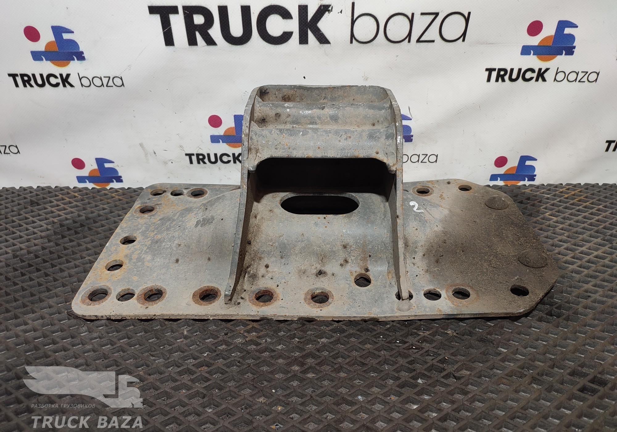 WG9717511004 Кронштейн крепления траверсы правый для Sinotruk Sitrak C7H