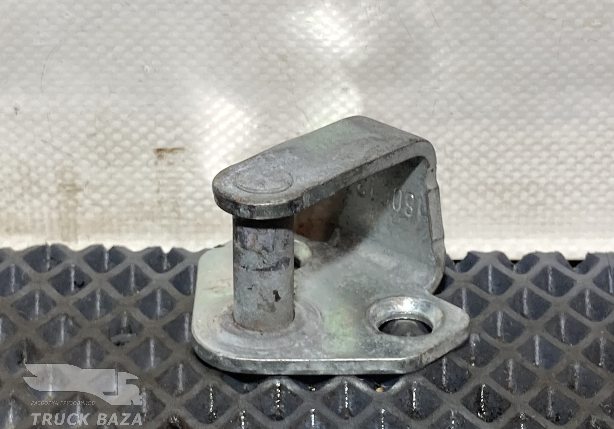 9017200431 Ответная часть замка двери для Mercedes-Benz Actros MP3 (с 2008)